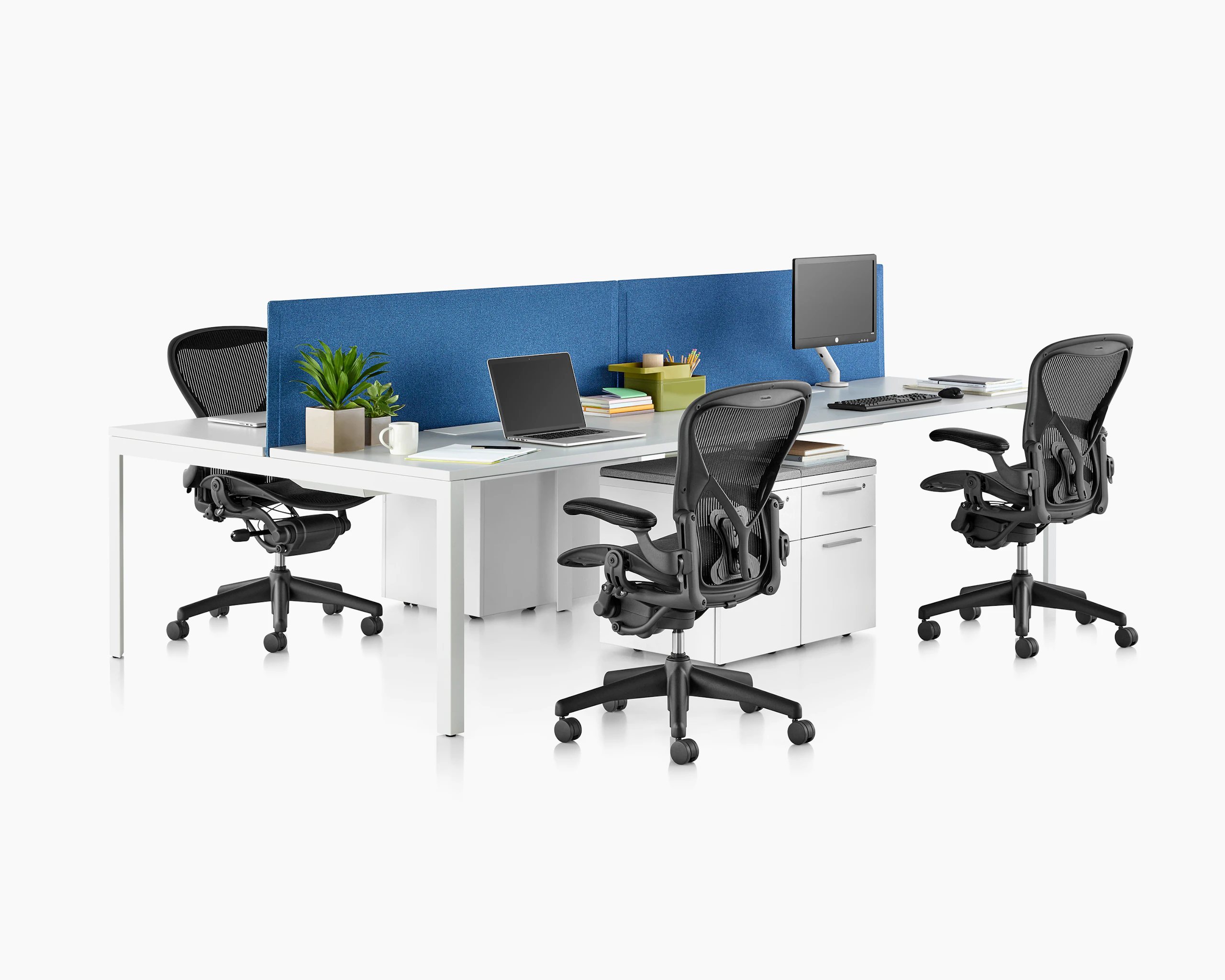 Layout Studio, Four-Person Bench with Pari Screens