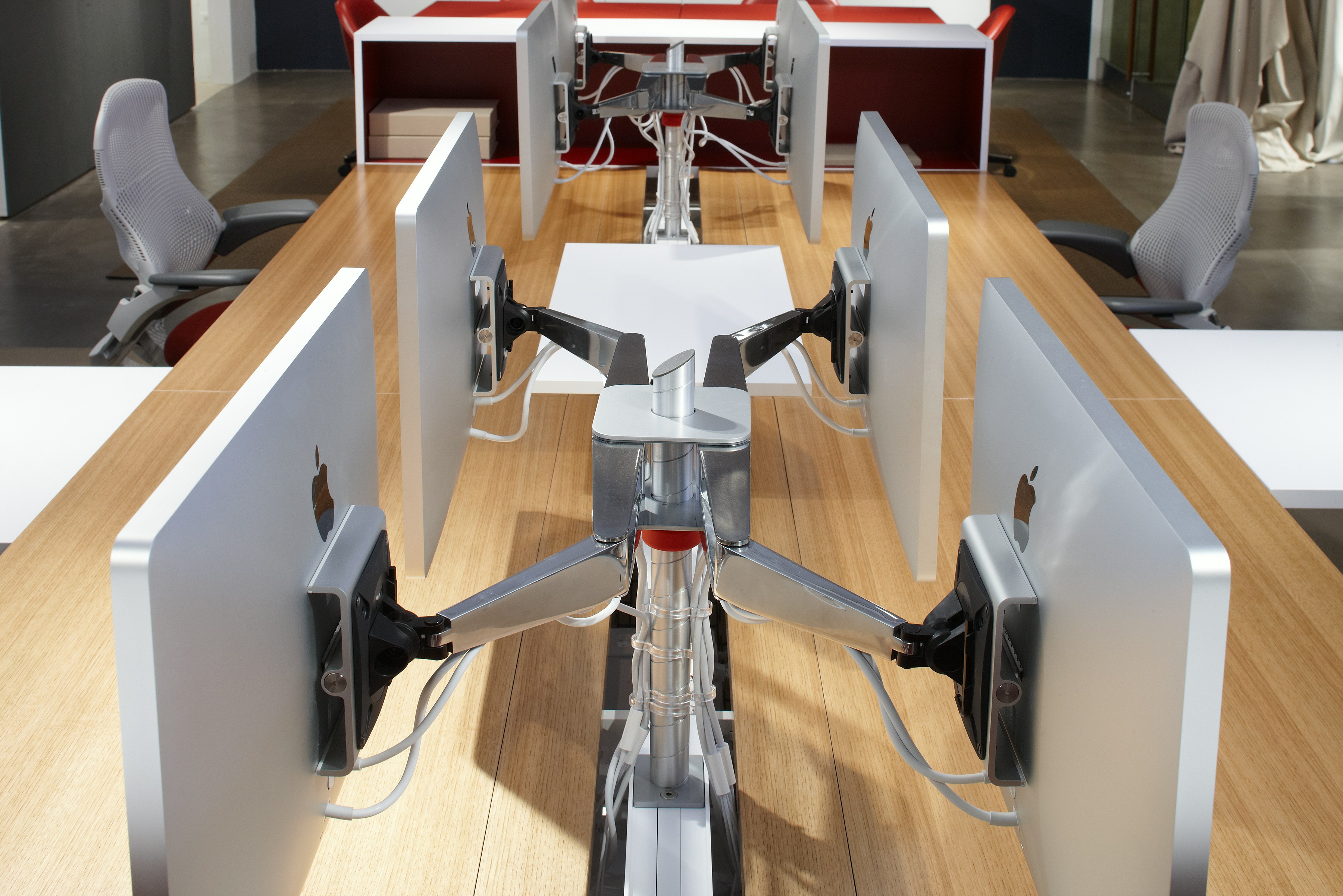 Sapper Monitor Arms on Antenna Workspaces Big Table