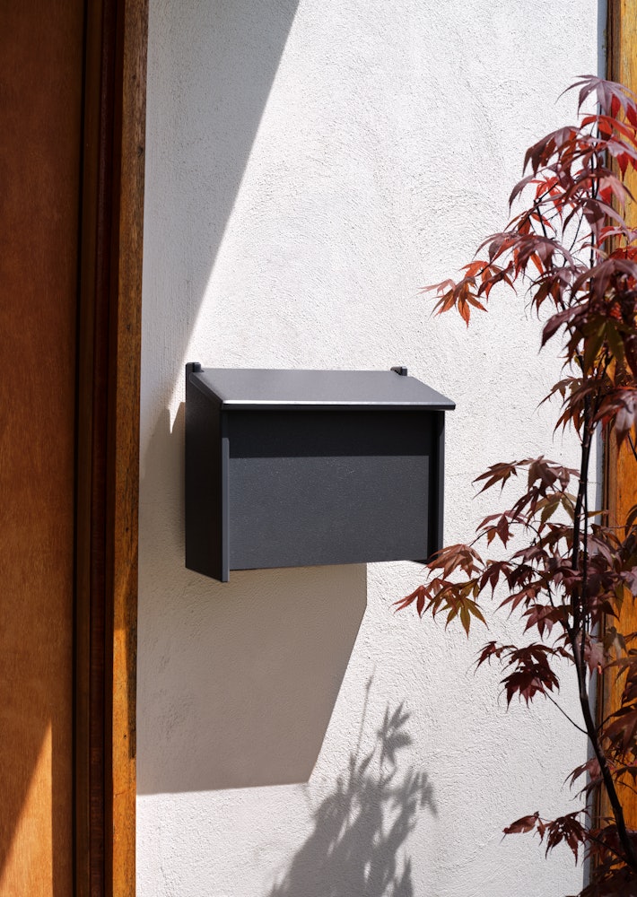 Loll Wall Mounted Mailbox
