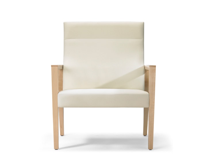 A front view of a Brava 863 high-back plus chair in white textile with open maple wood arms.