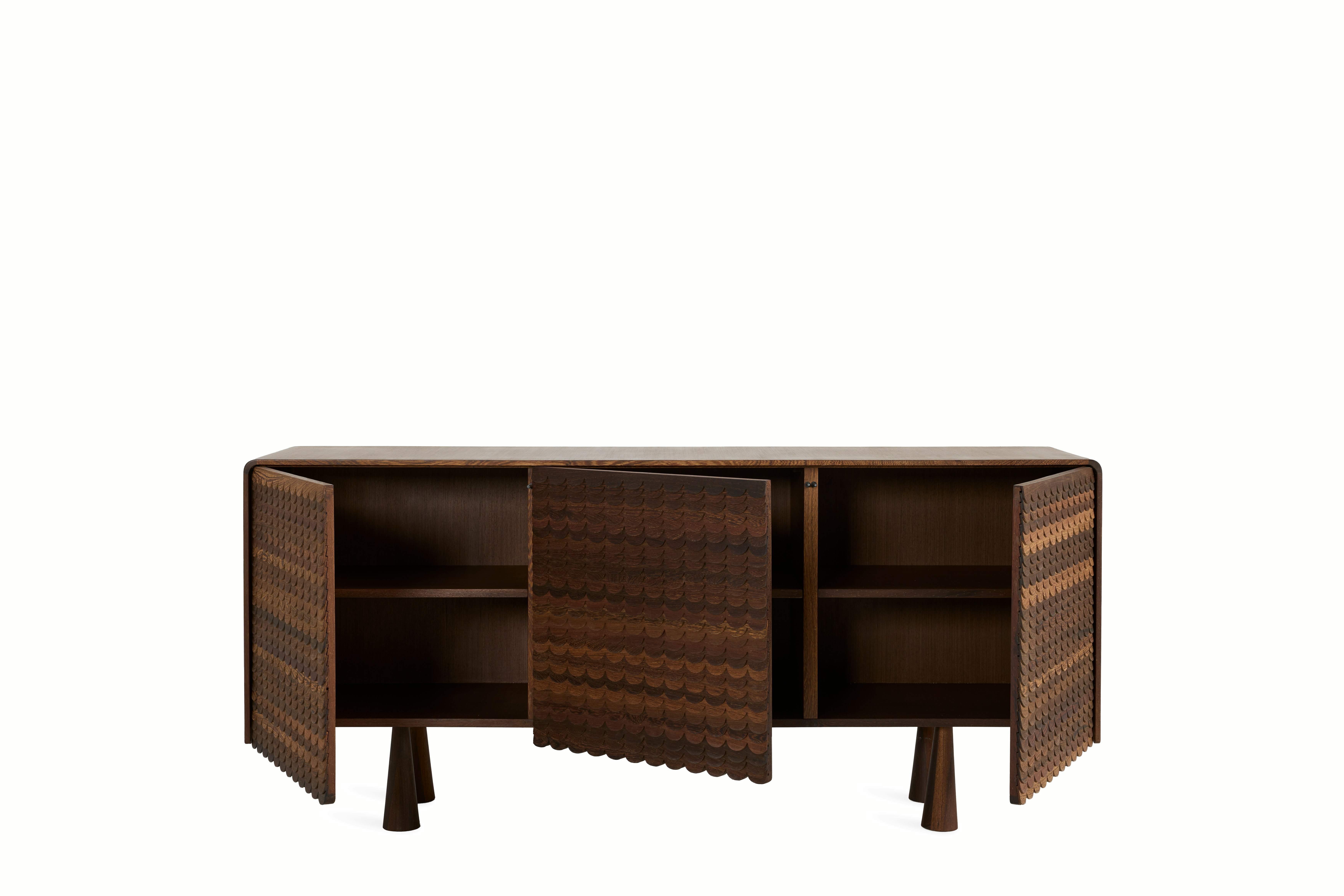 Lesire Credenza