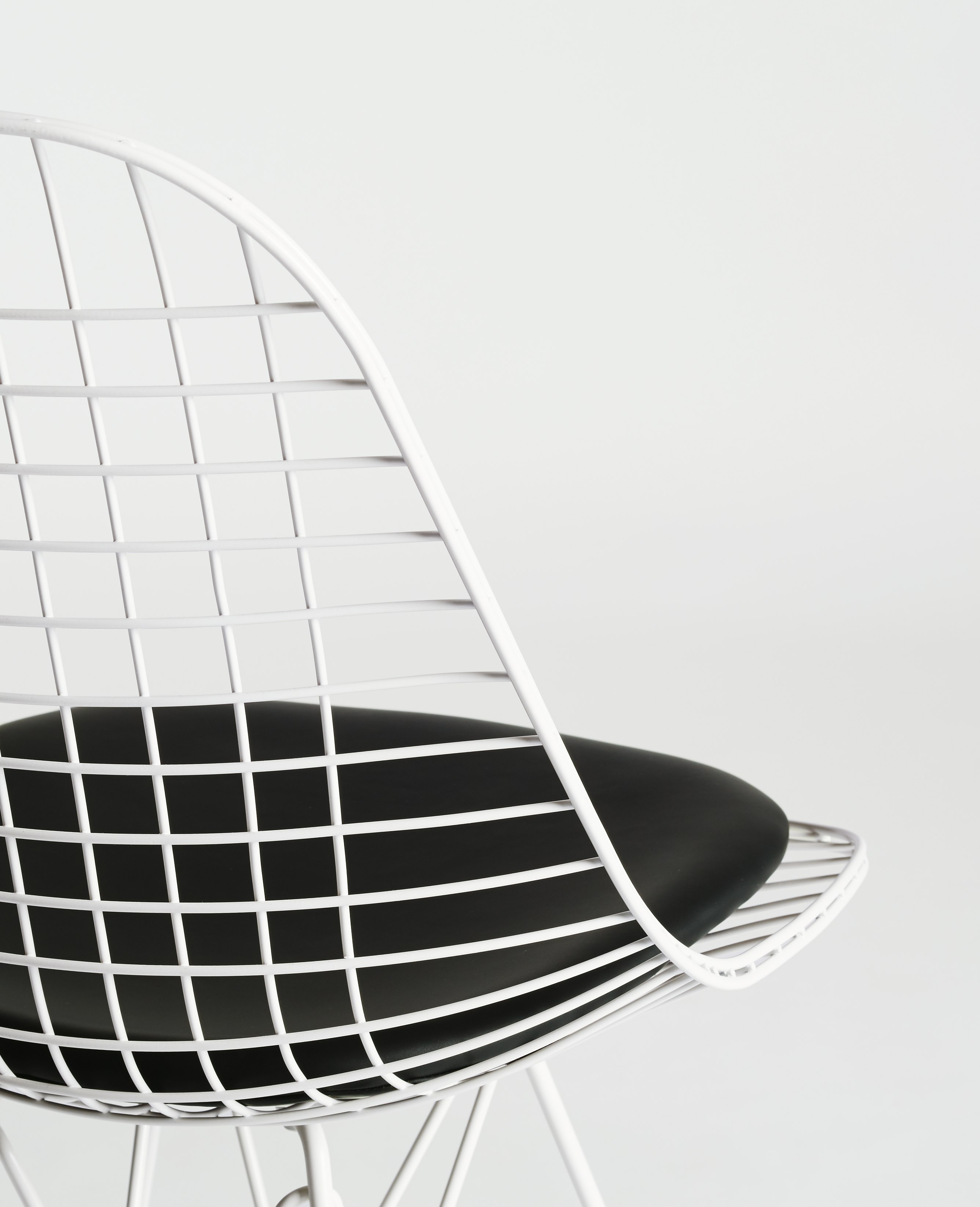 Eames Wire Chair with Seat Pad (DKR.5)