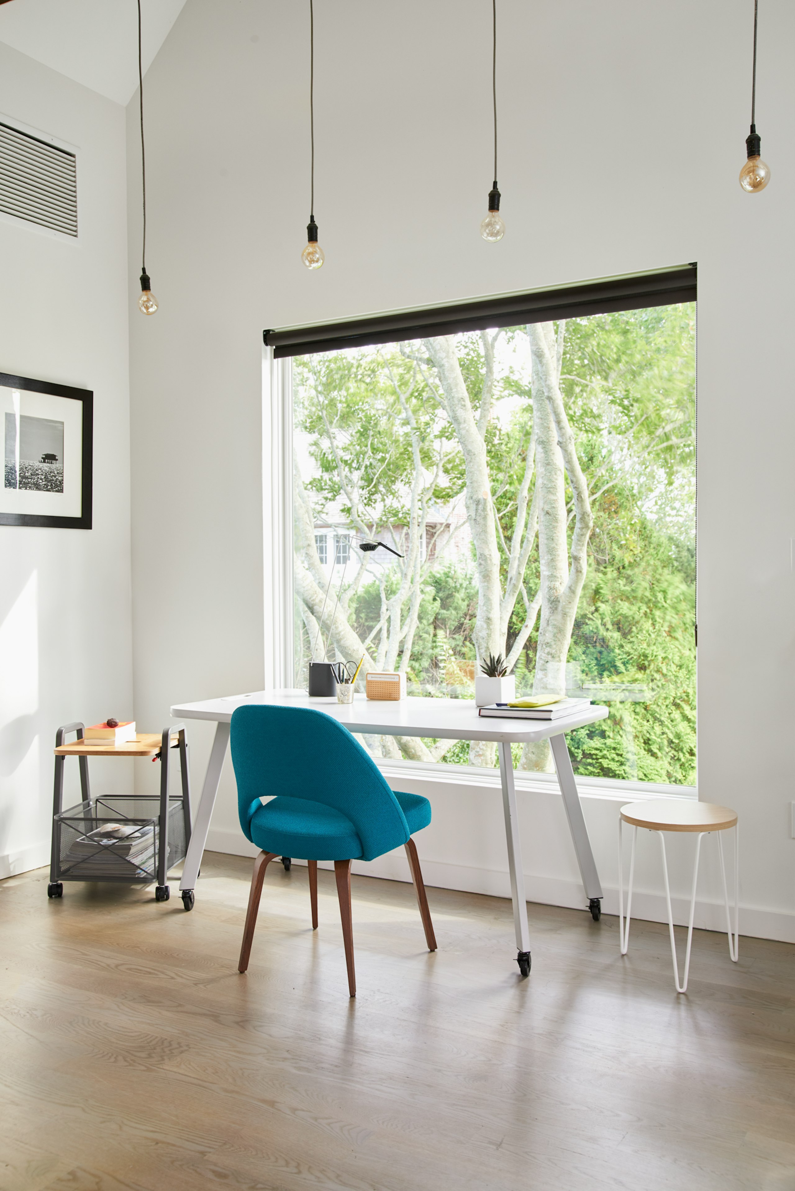 Saarinen Executive Chair Armless with Wood Legs, Rockwell Unscripted Easy Table, Rockwell Unscripted Mobile Storage Cart, Sparrow Desktop Light, Florence Knoll Hairpin Table