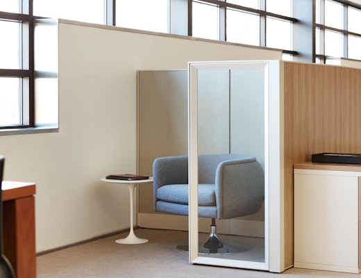 Dividends Horizon Refuge with D laminate fronts wood grain laminate front filing common top glass screen