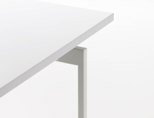 Antenna Workspaces Antenna Workspaces open plan freestanding desk