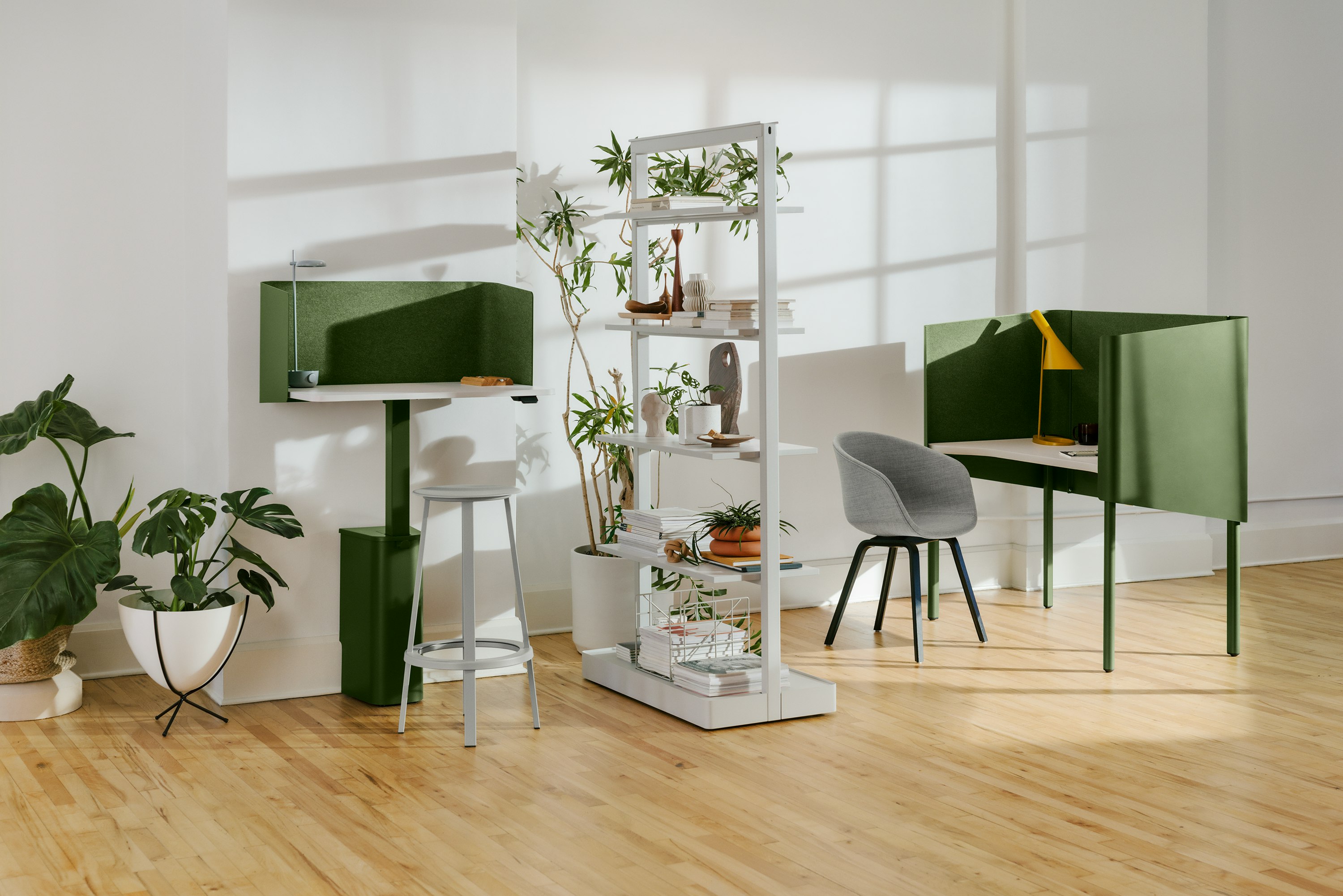 A green, single OE1 Micro Pack with a grey OE1 Agile Wall with full shelves and a green OE1 Nook in the background.