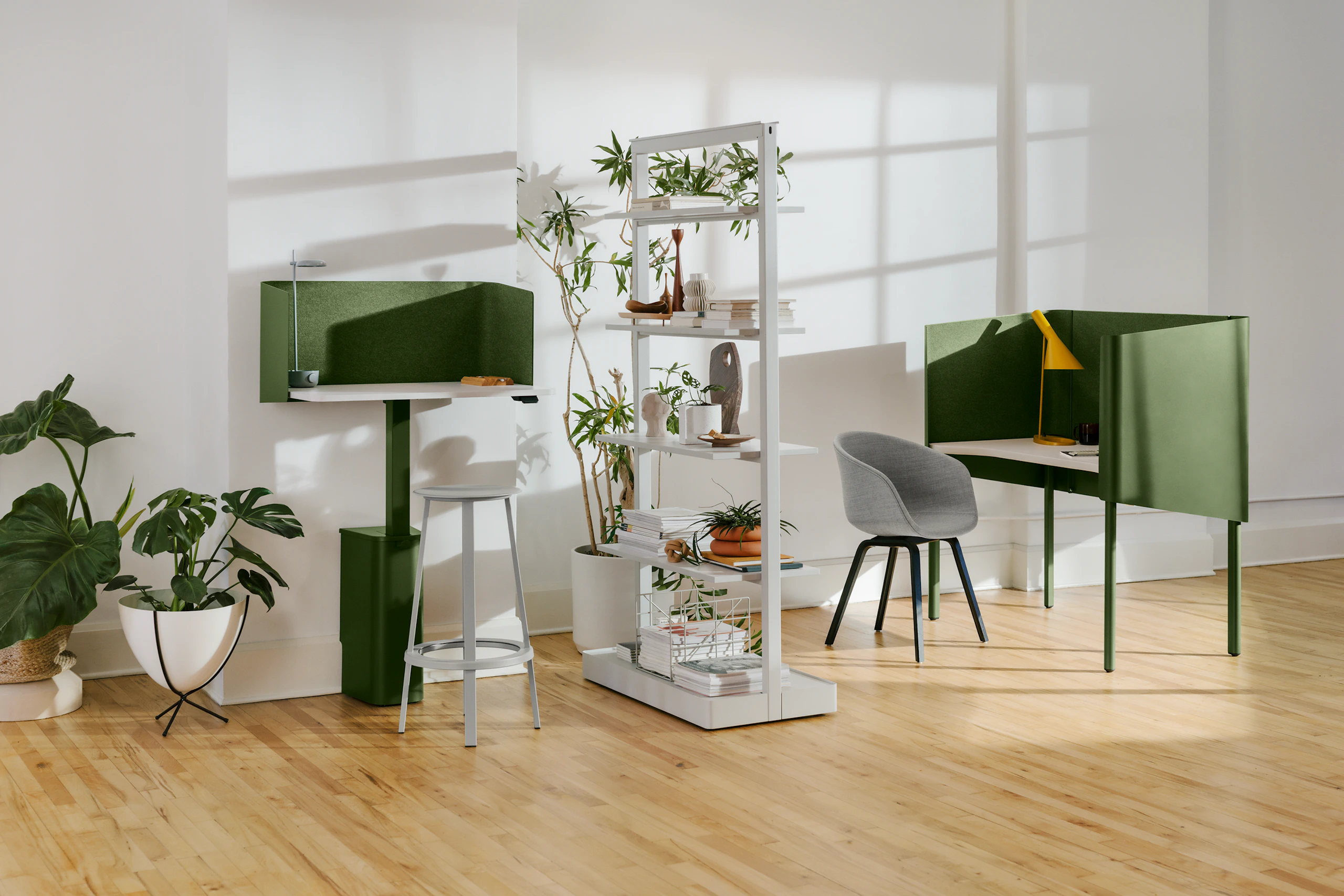 A green, single OE1 Micro Pack with a grey OE1 Agile Wall with full shelves and a green OE1 Nook in the background.