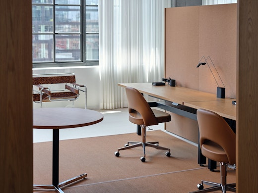 Saarinen Executive Chair Reff Profiles Wassily Chair Sparrow Desktop Light Antenna Y-Base Table k. bench