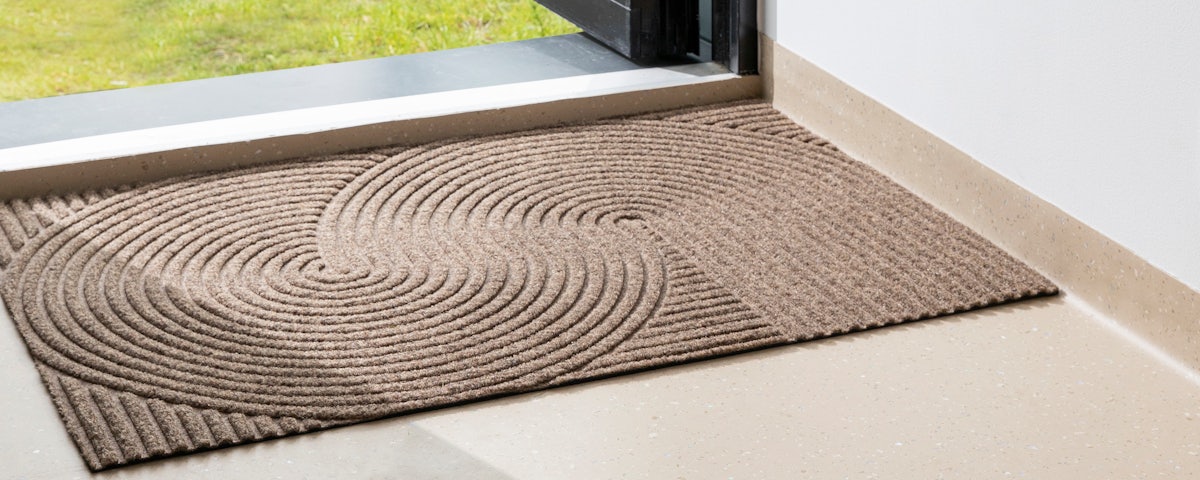 Heymat+ Sand at a door entryway