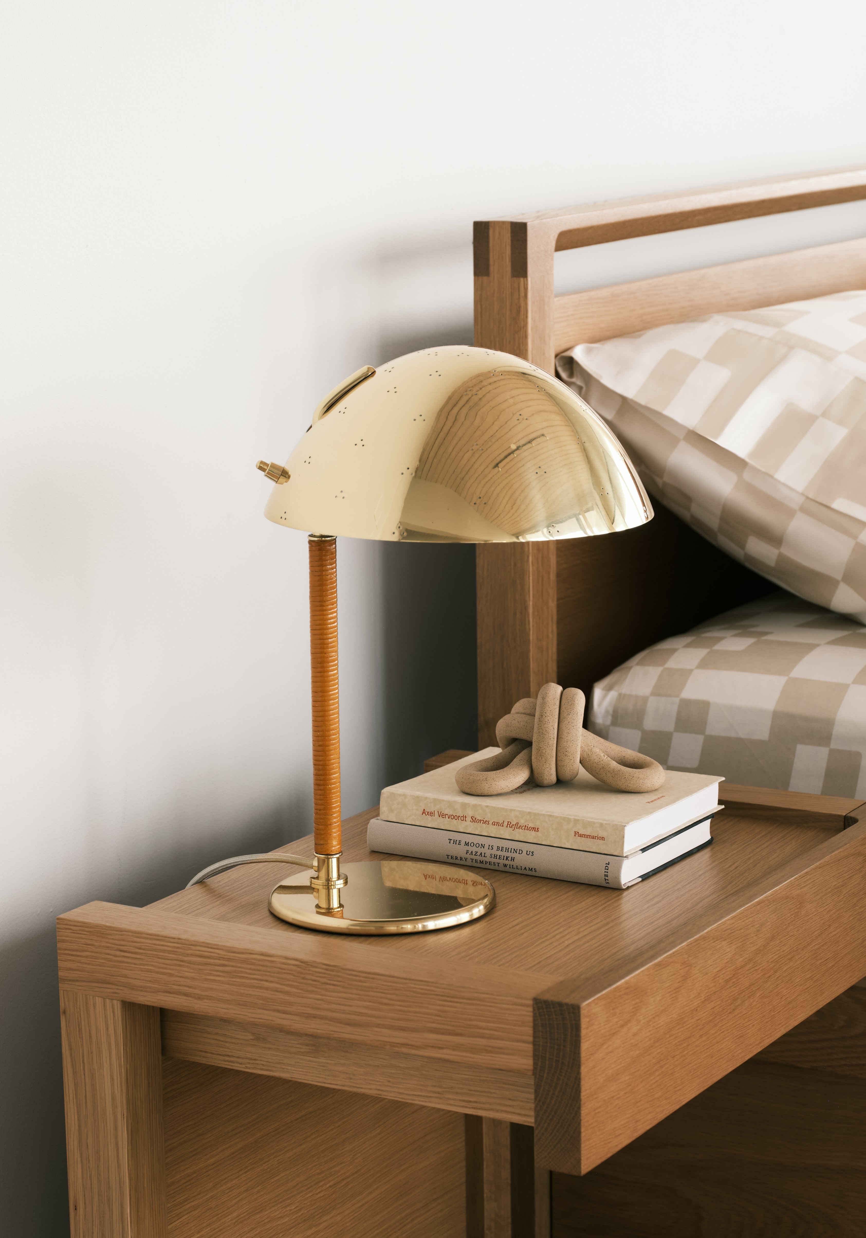 Matera Matera Bedside Table and 9209 Table Lamp