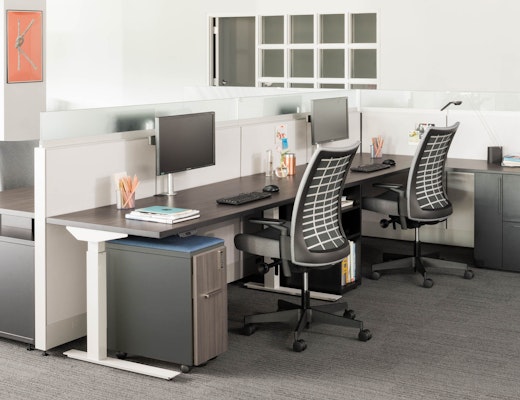 Tone Height-Adjustable Table Knoll Tone height-adjustable table with fully-painted white base and Remix ergonomic chair