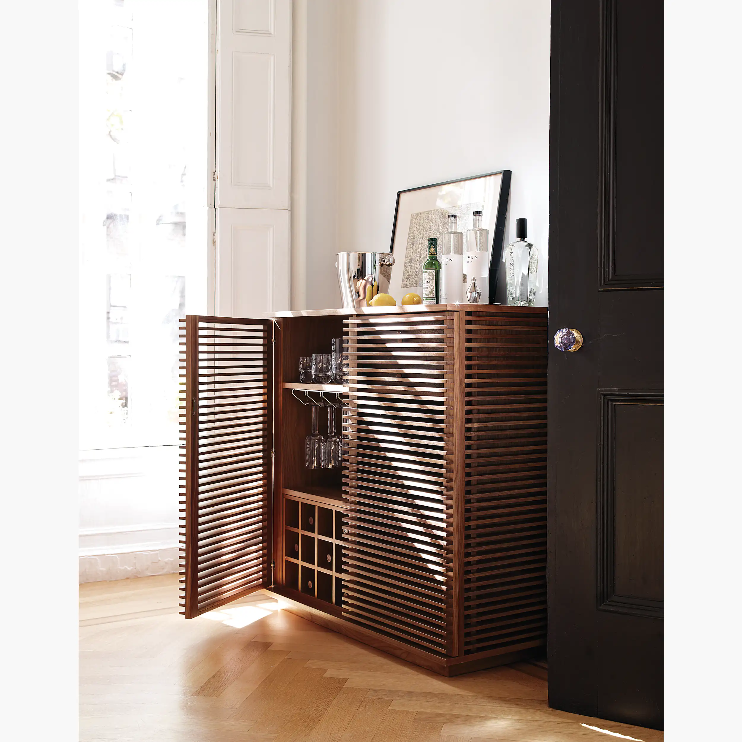 Line Bar – Design Within Reach