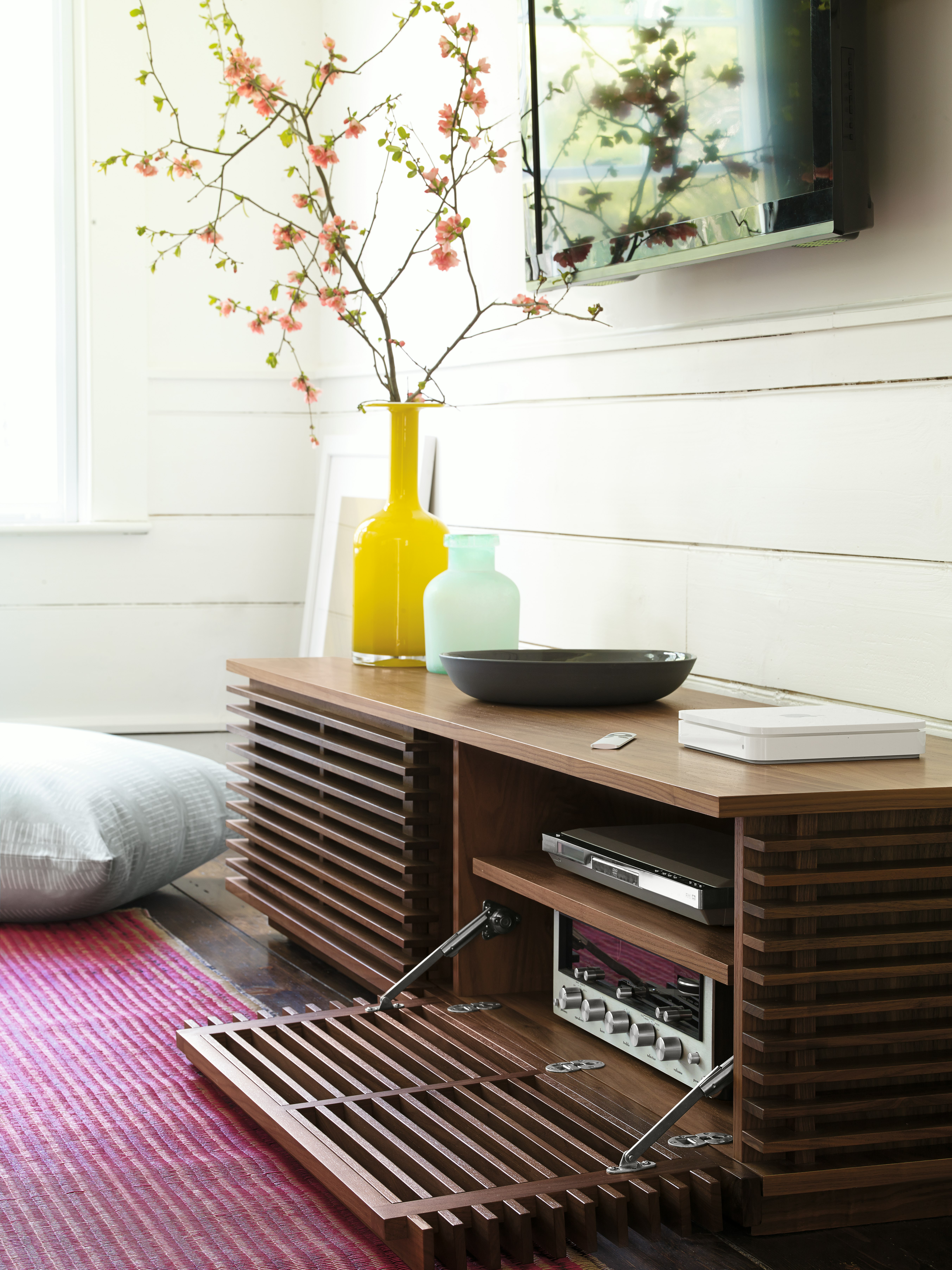 Line Media Console