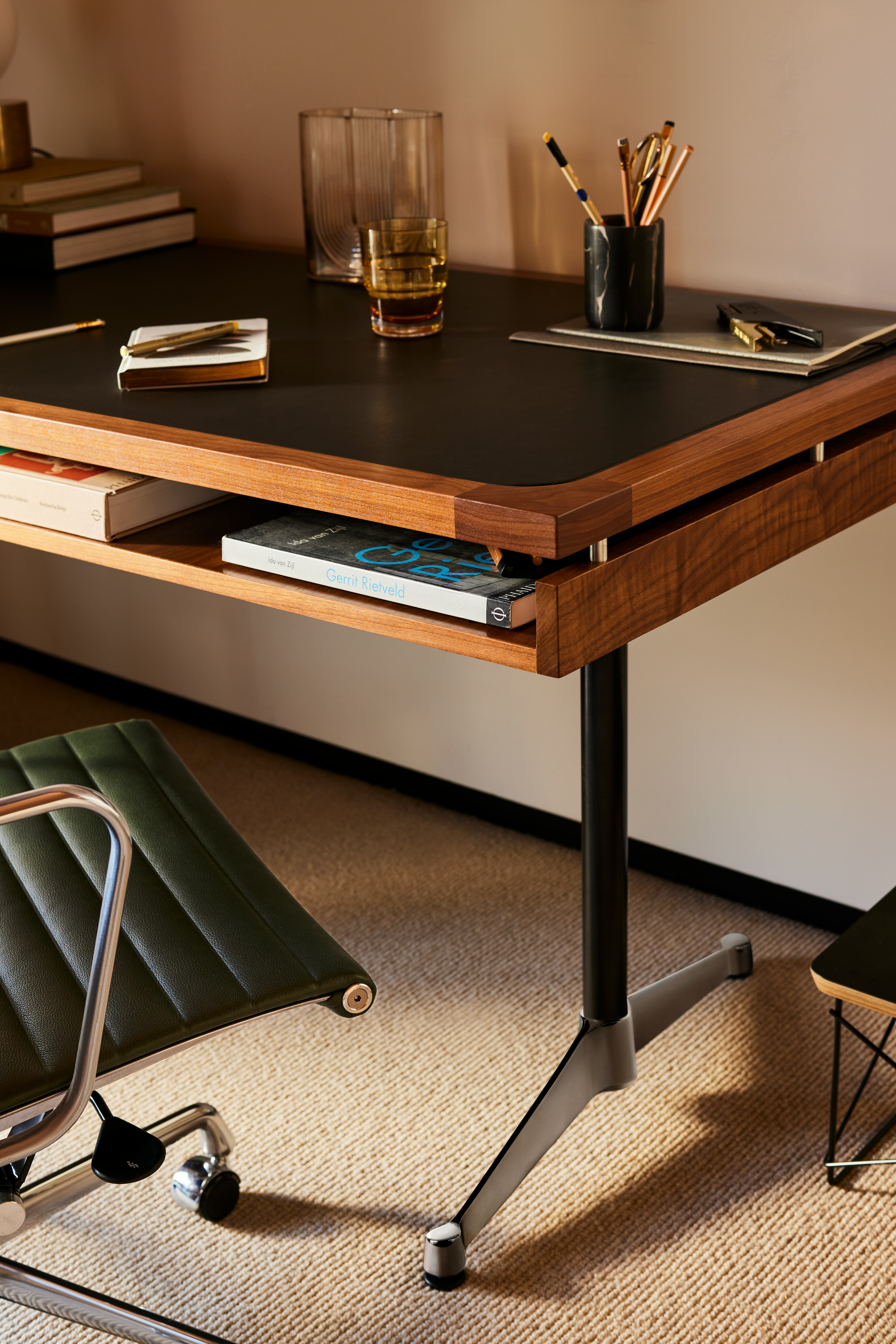 Eames 2500 Series Executive Desk
