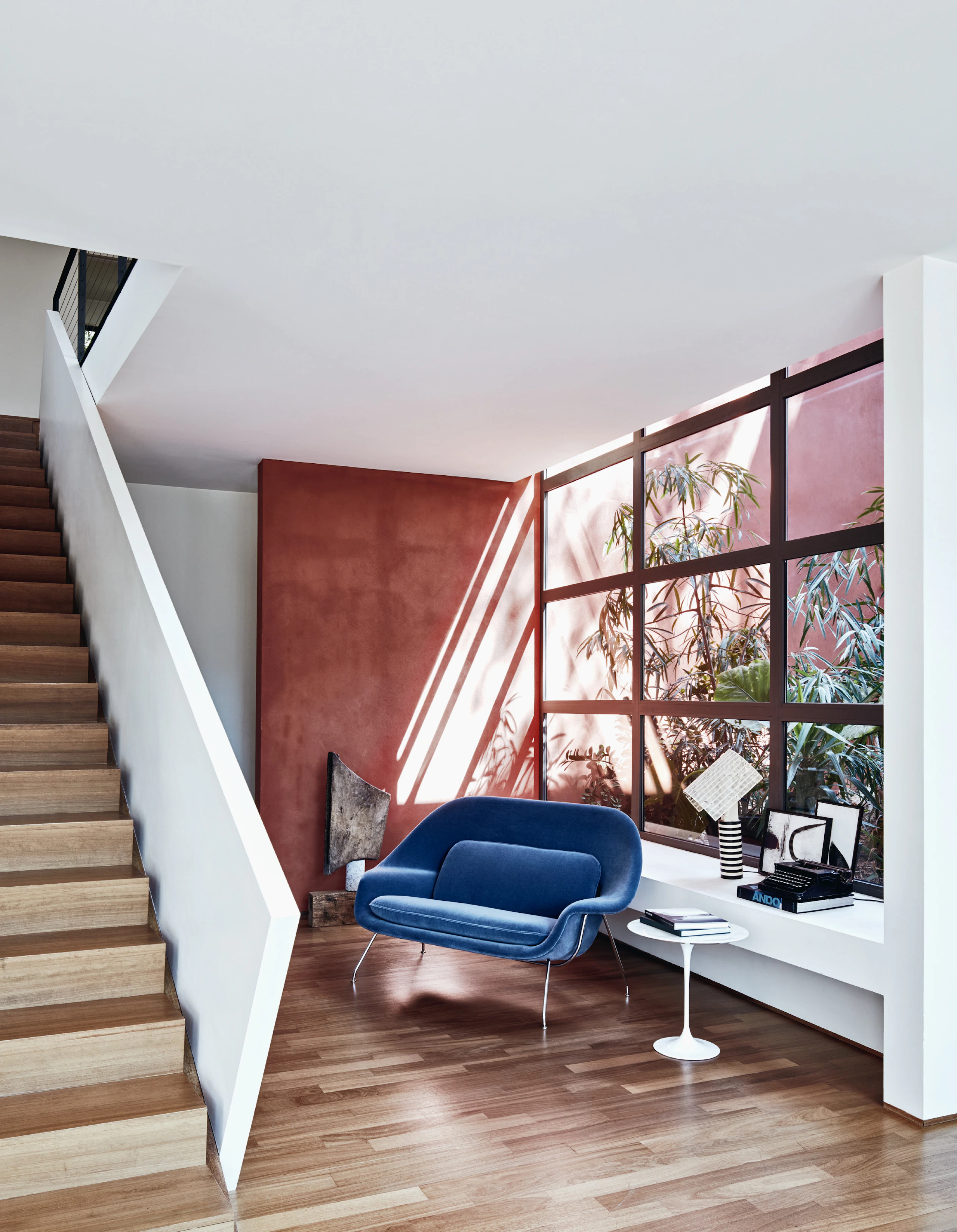 Saarinen Womb Settee