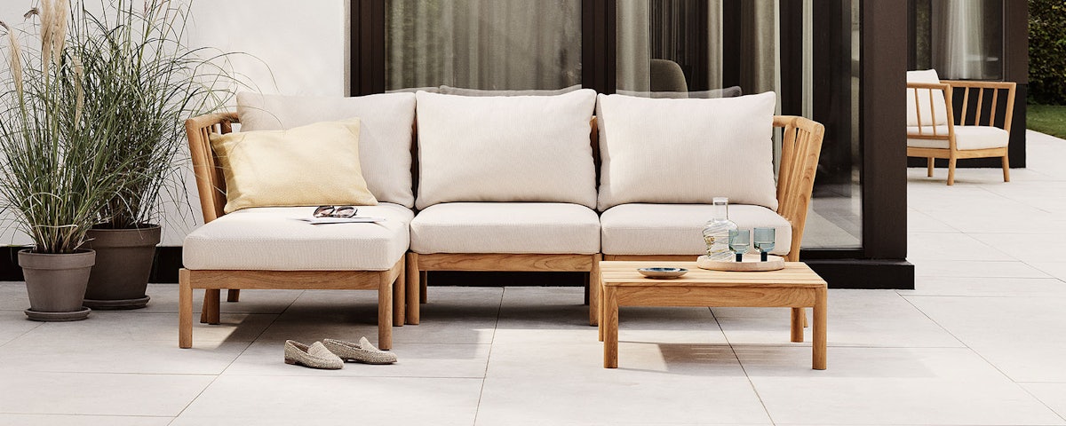 Tradition Outdoor Chaise Sectional with Table in an outdoor patio setting