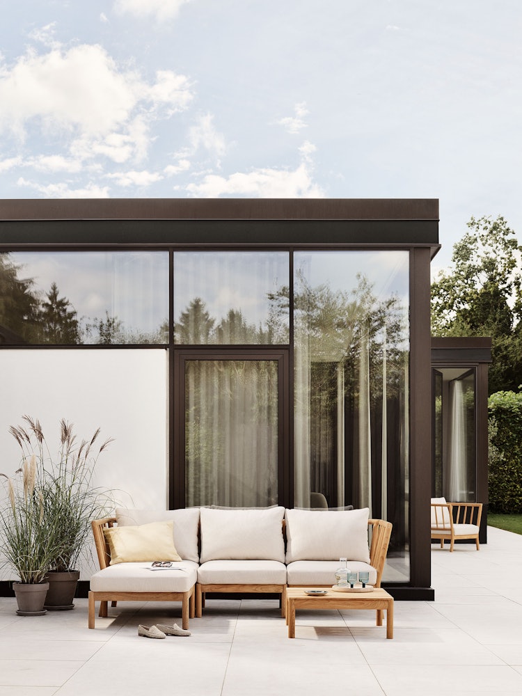 Tradition Outdoor Chaise Sectional with Table
