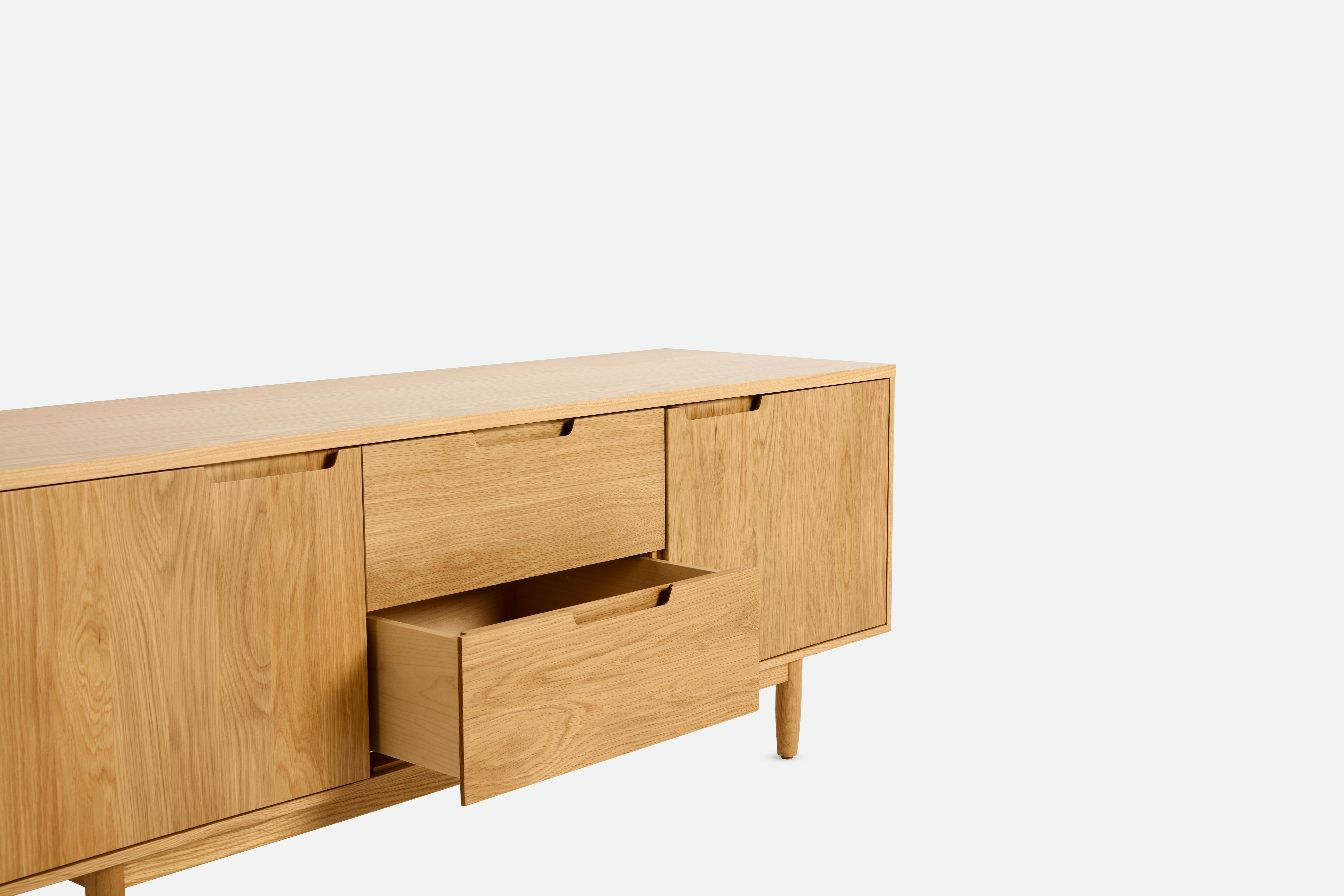 Raleigh Media Unit - 60 in, Oak