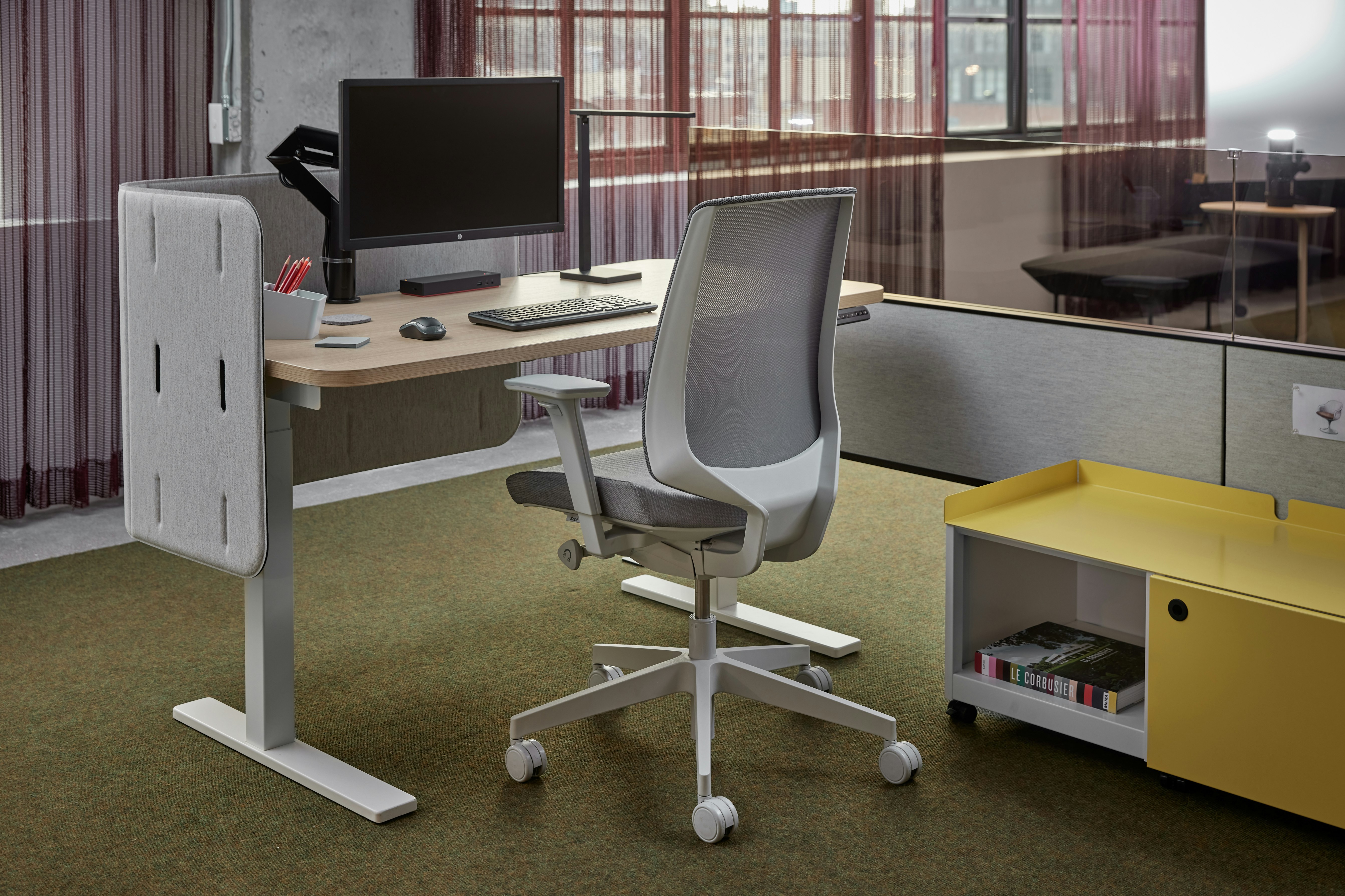 k. base k. screen contour k. task aleris by fully quoin storage workstation knoll at fulton market