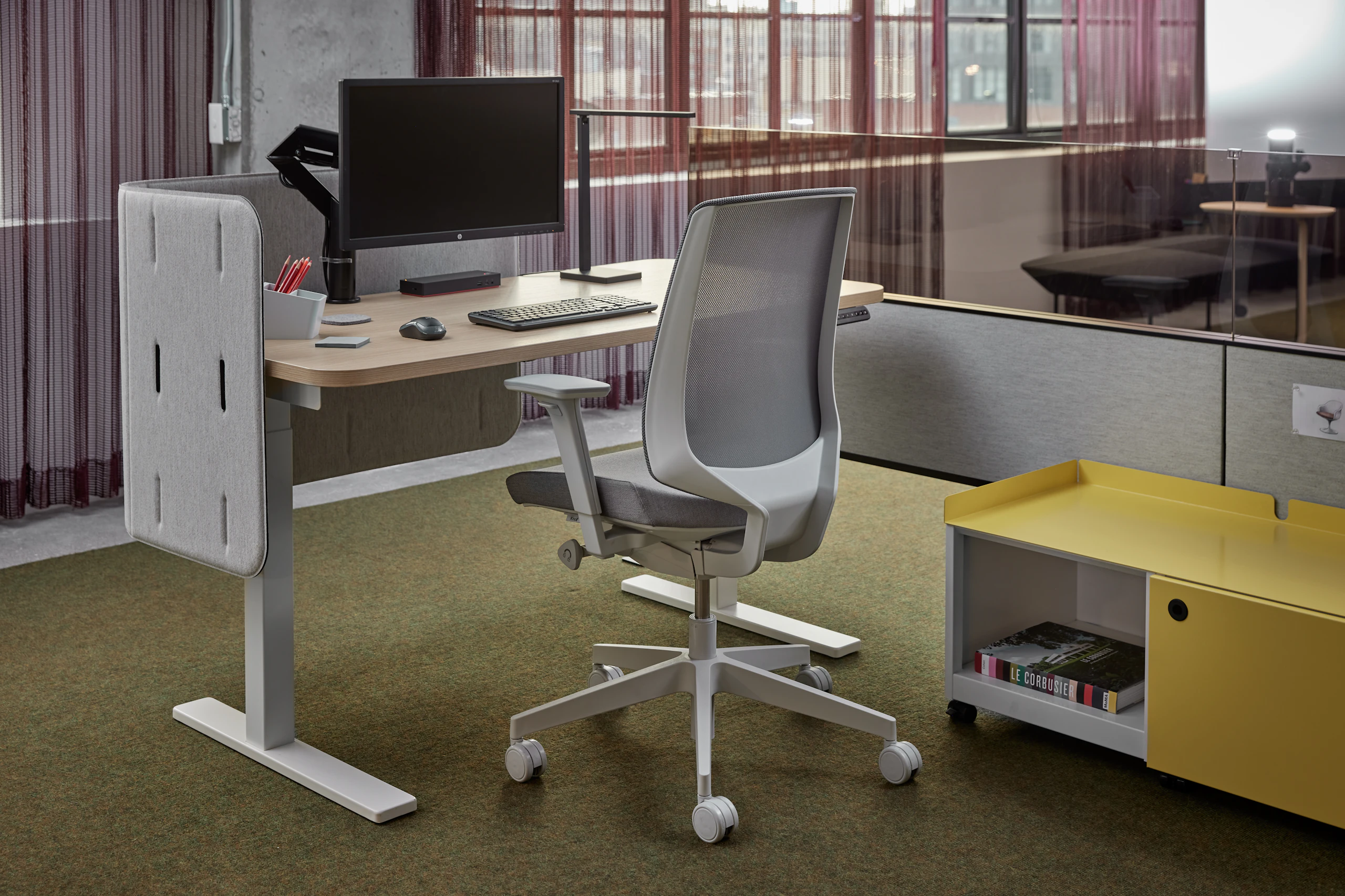 k. base k. screen contour k. task aleris by fully quoin storage workstation knoll at fulton market