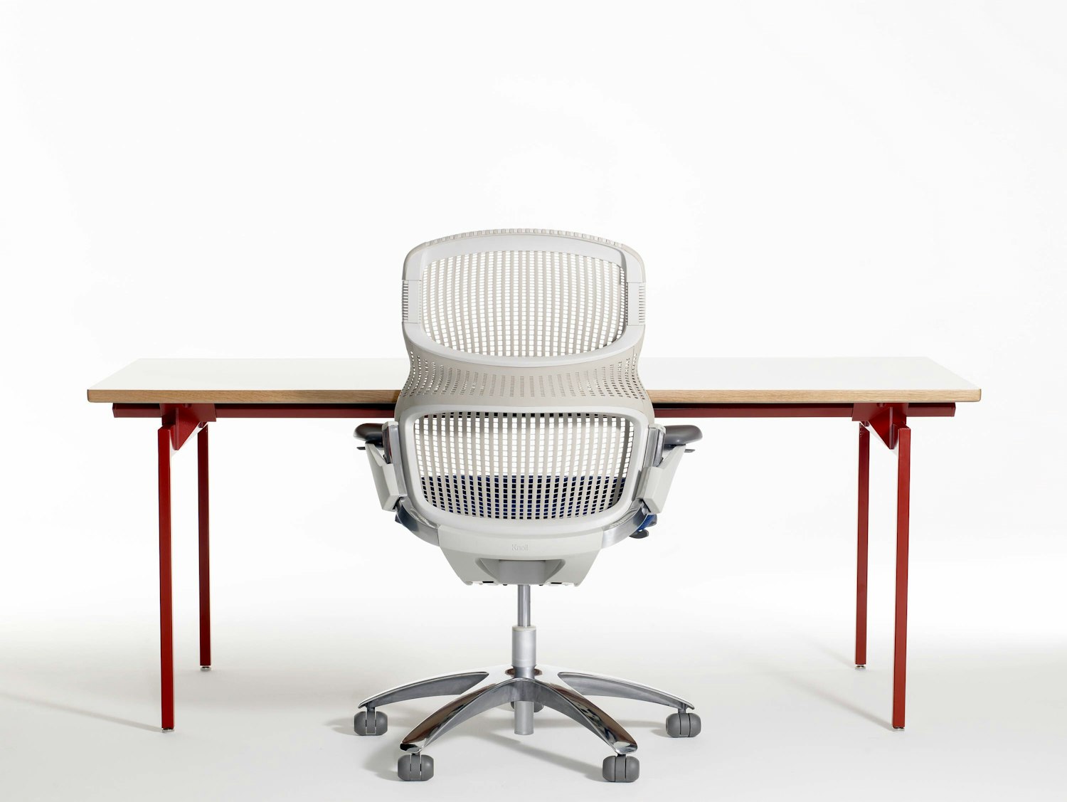 Antenna Workspaces open plan office system with Generation by Knoll office chair