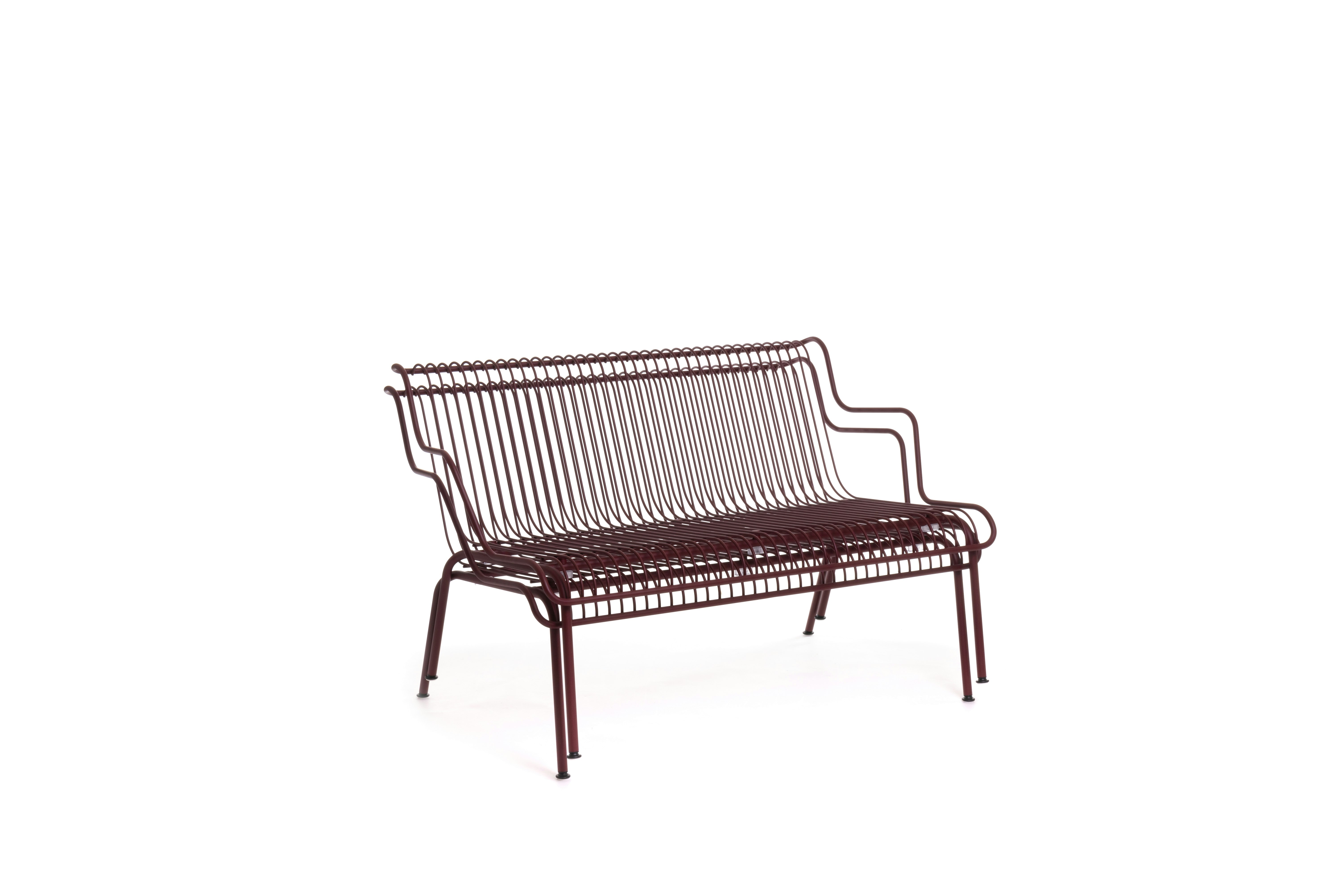 South Outdoor Lounge Bench with Arms - Bordeaux