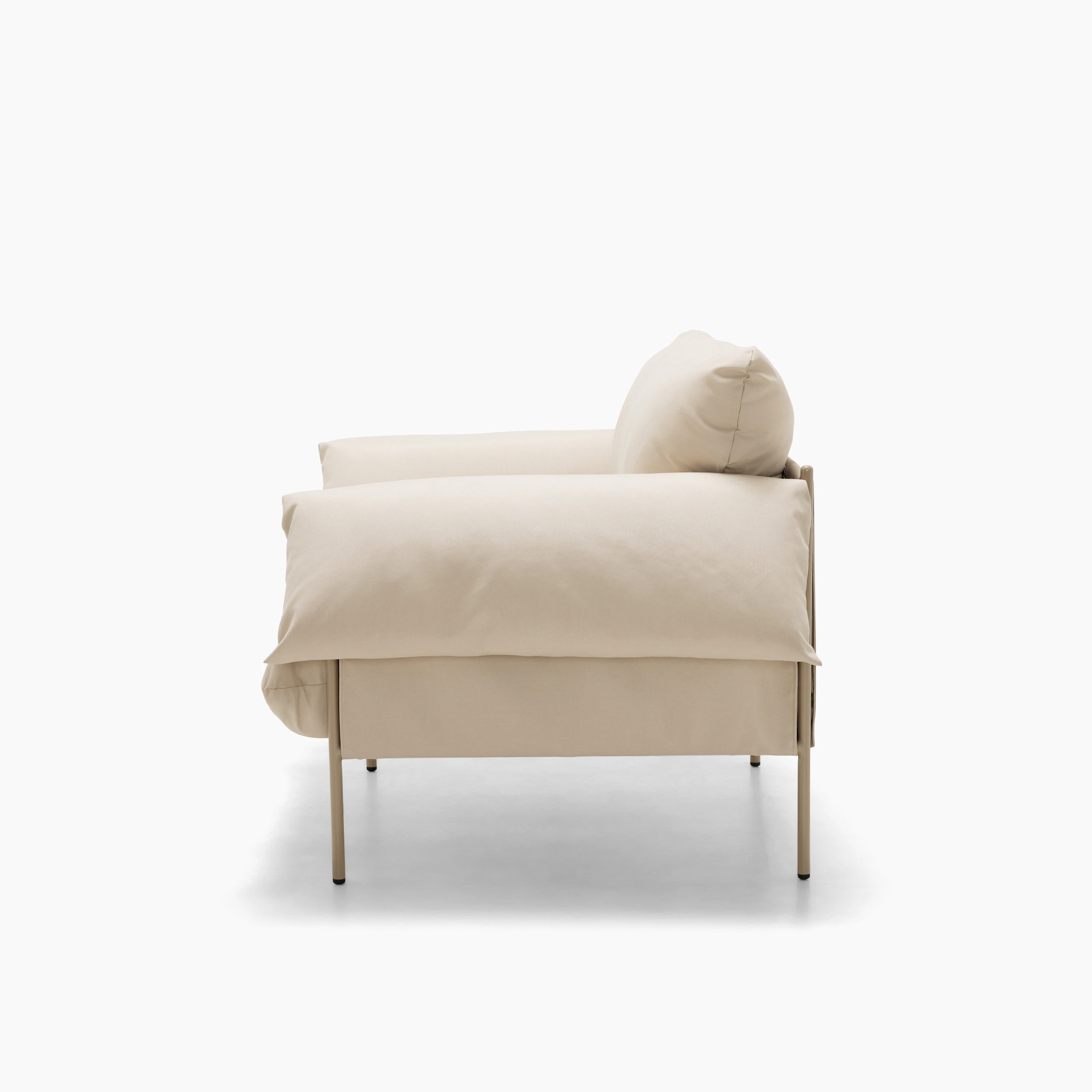Alva Outdoor Lounge Chair in Palermo Sand