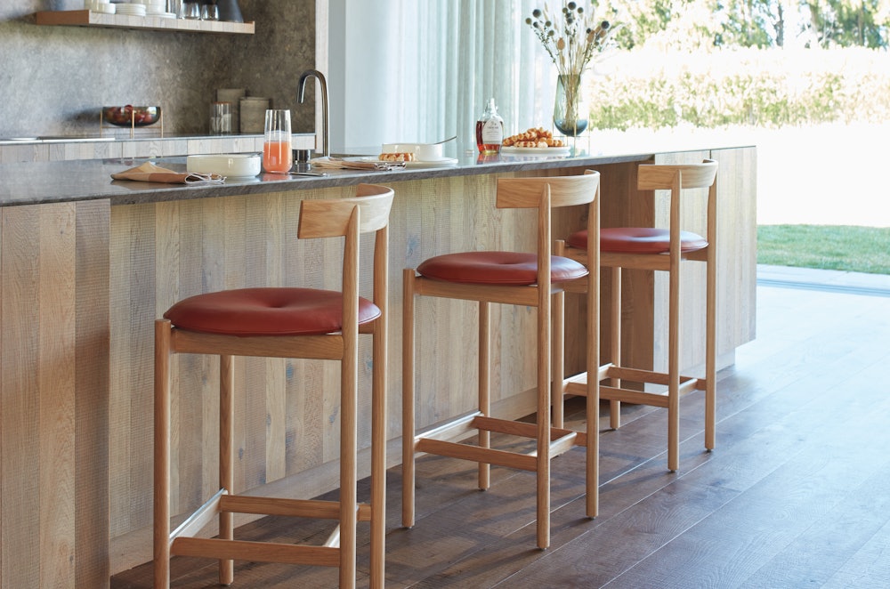 Comma Stool