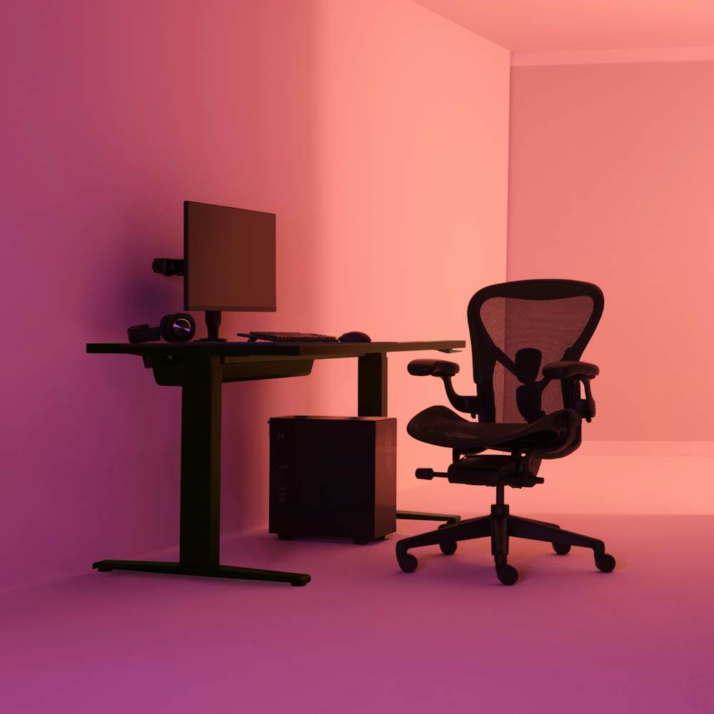 Aeron Gaming Chair at Copenhague 90 Desk