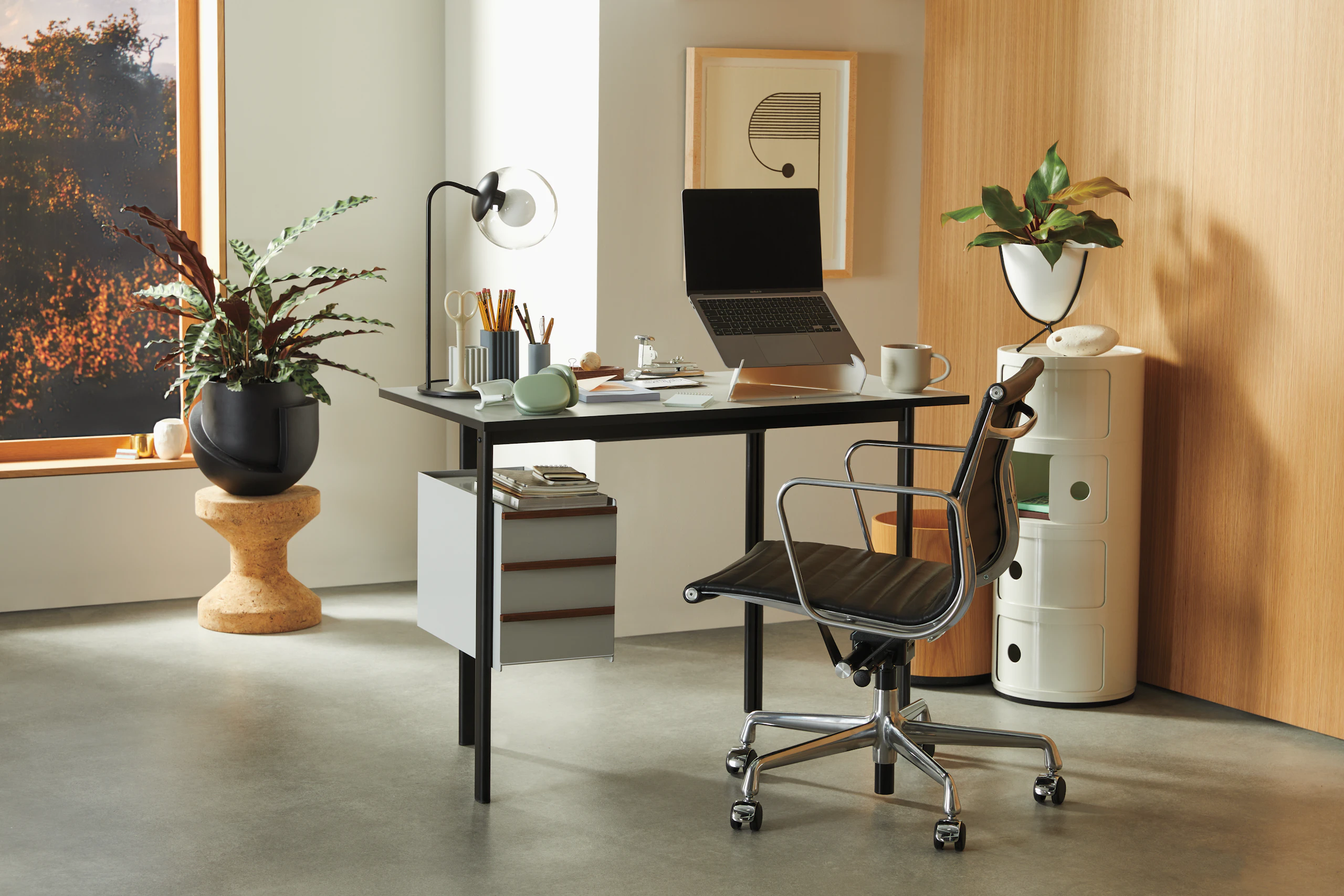 Mode Desk with EAG Chair