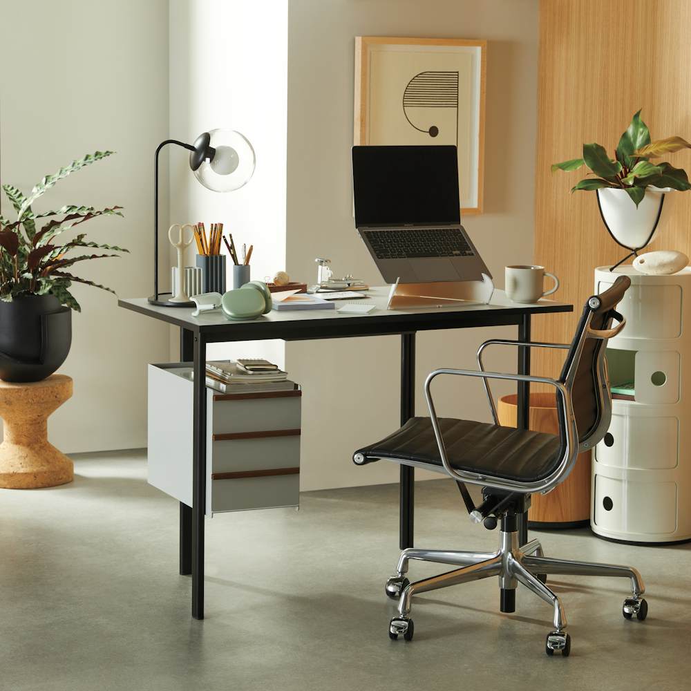 Mode Desk with EAG Chair