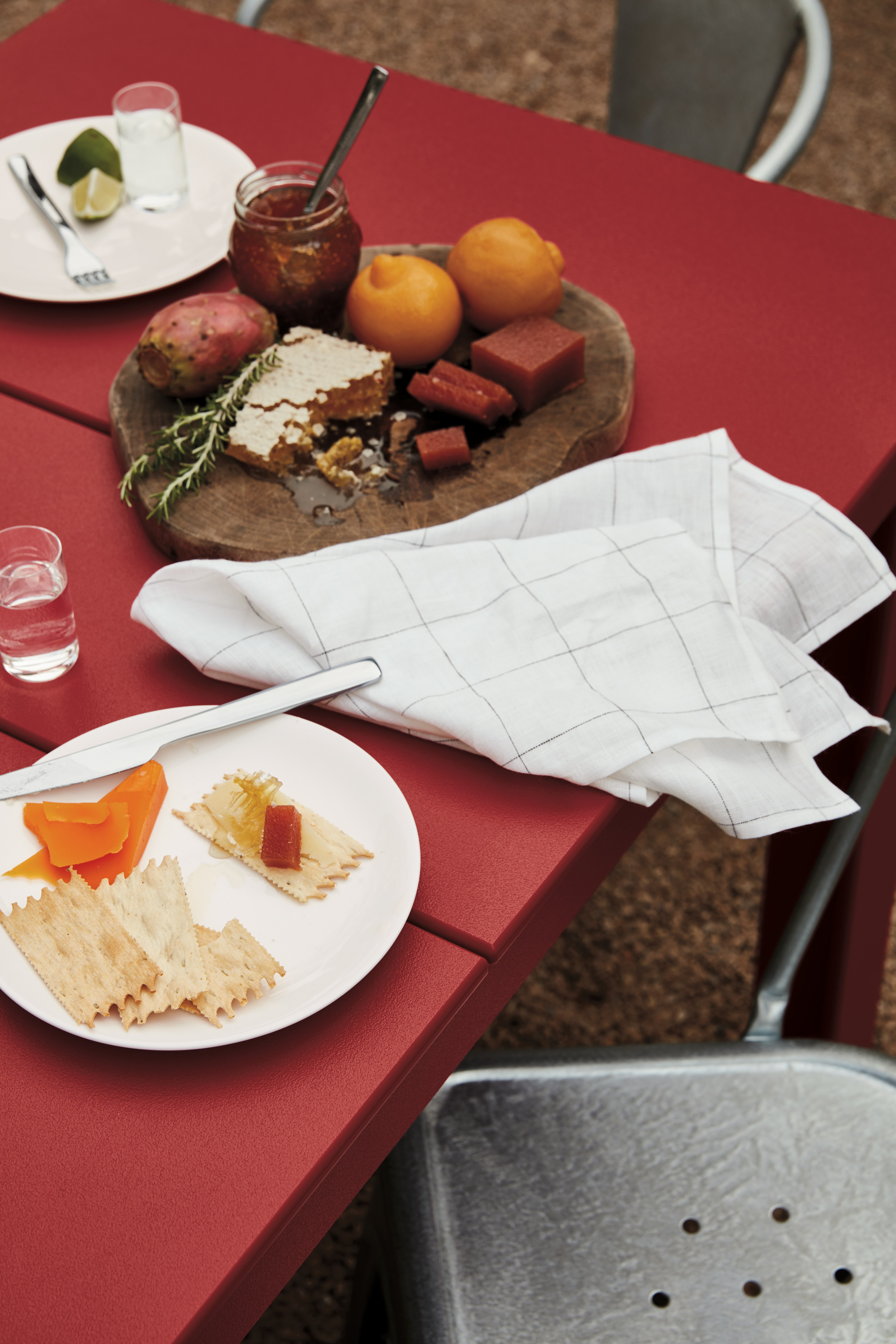 Lollygagger Picnic Table