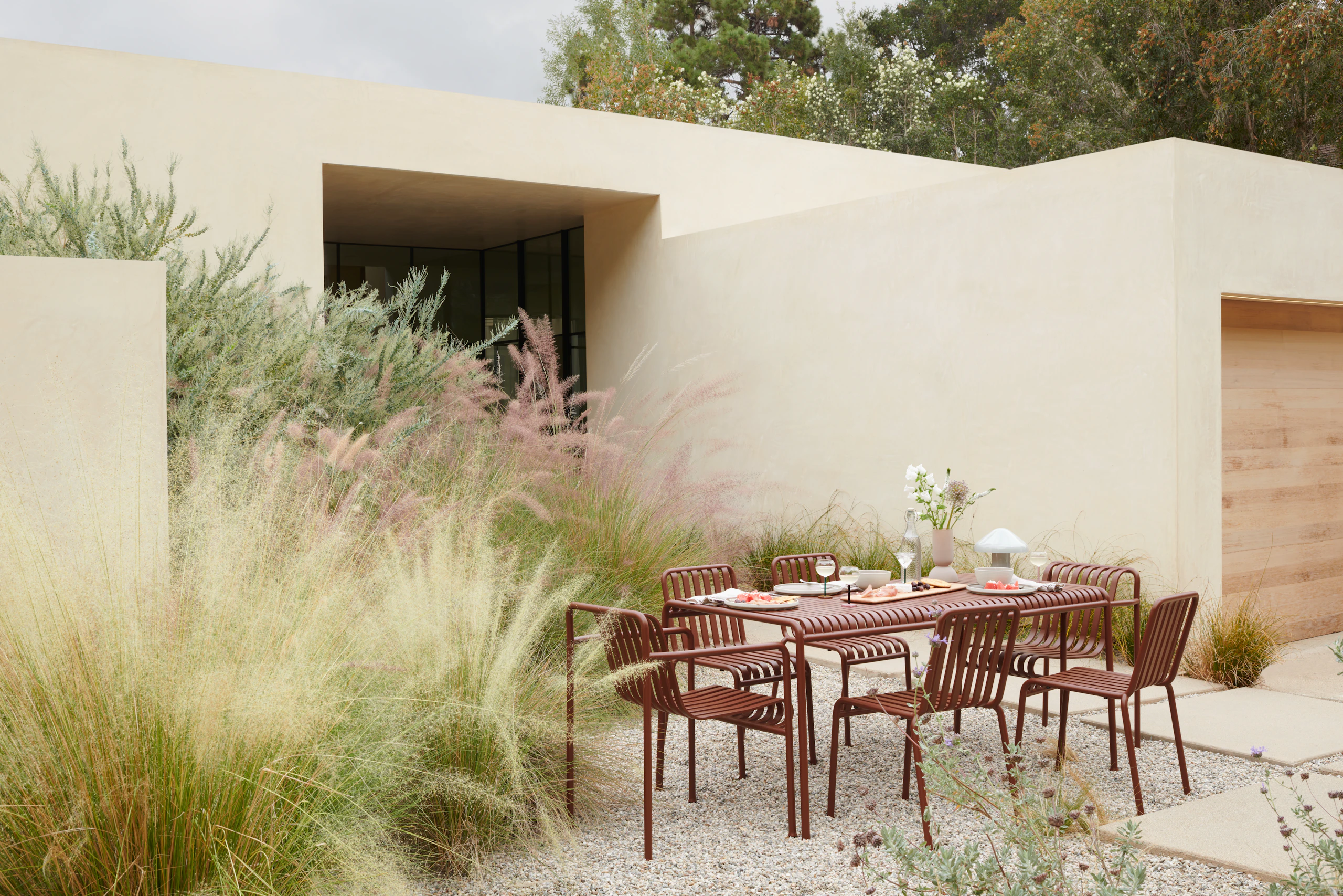 Palissade Dining Table and Chairs