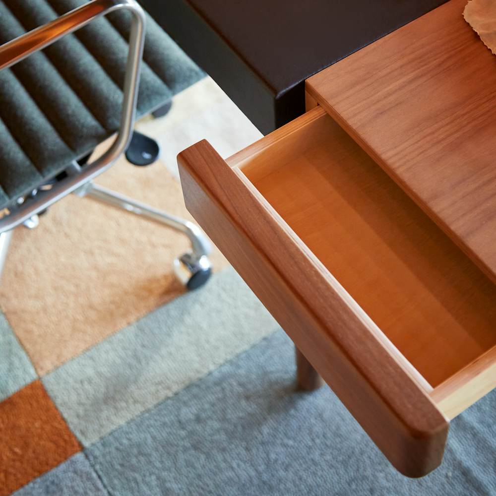 Leatherwrap Sit-to-Stand Desk detail