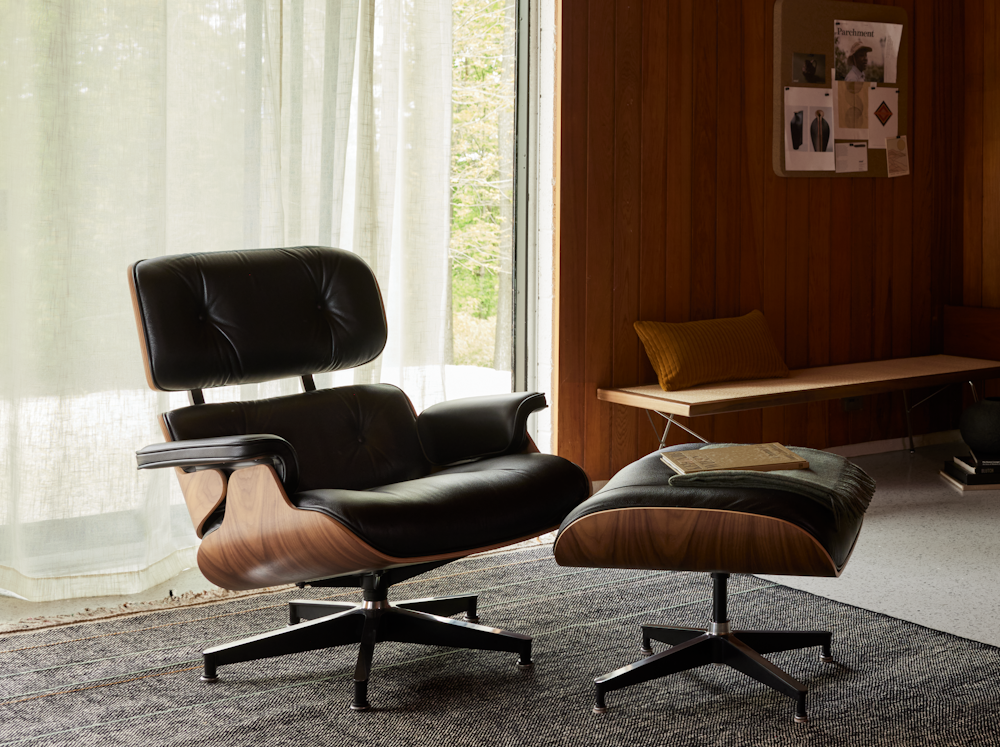 Read the Eames Lounge buying guide 