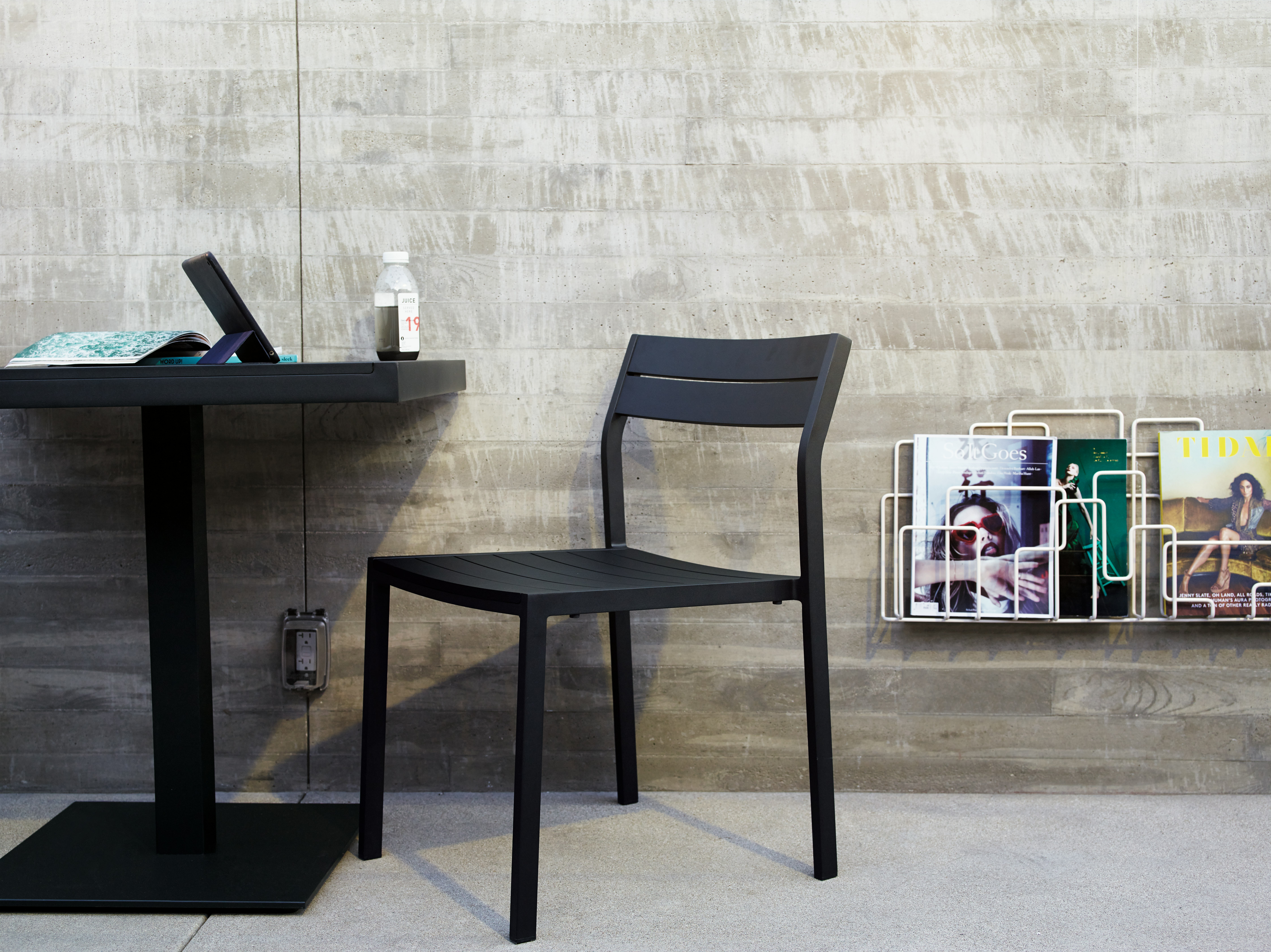 Eos Caf&eacute; Table