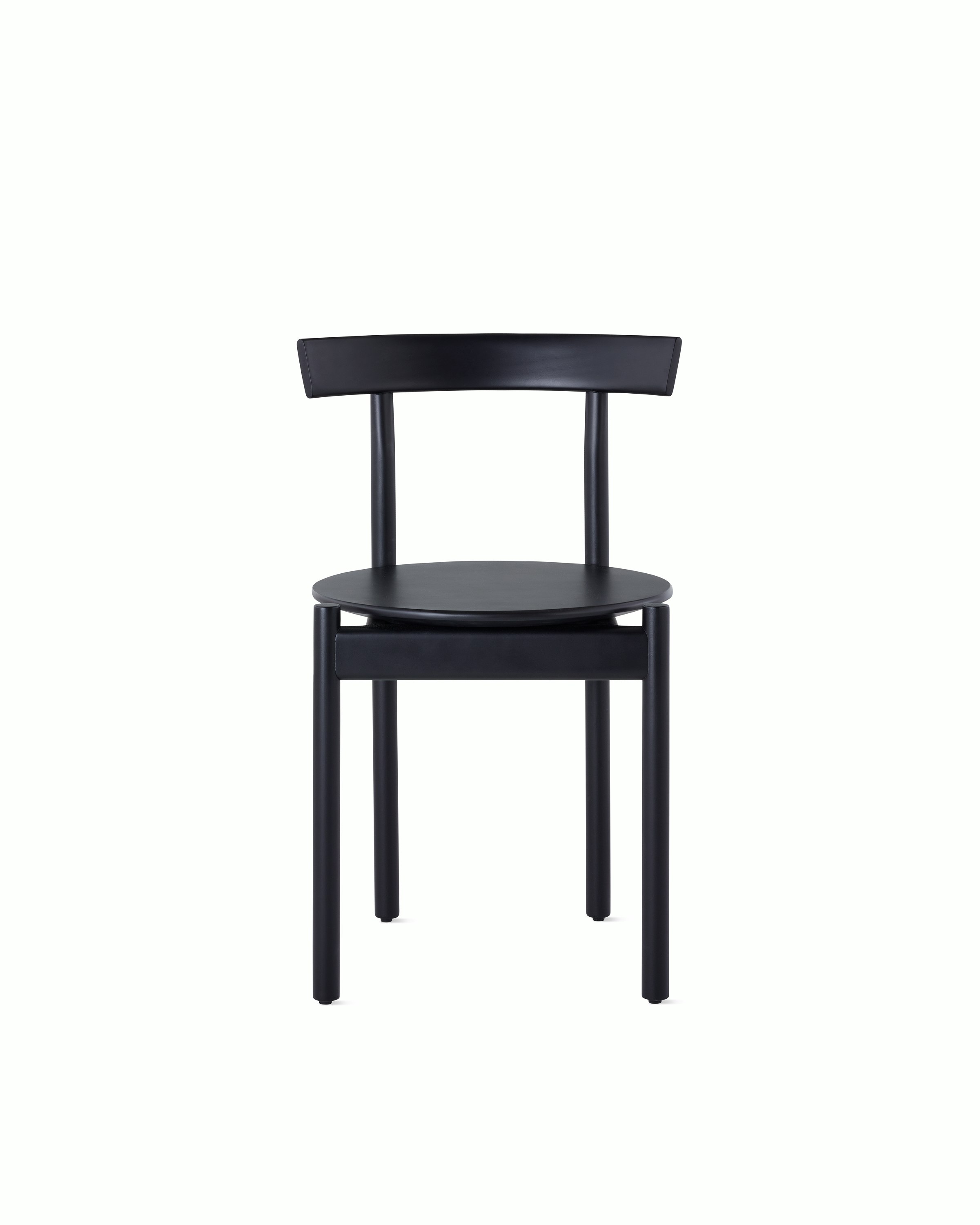 A black Comma Chair, viewed from the front.