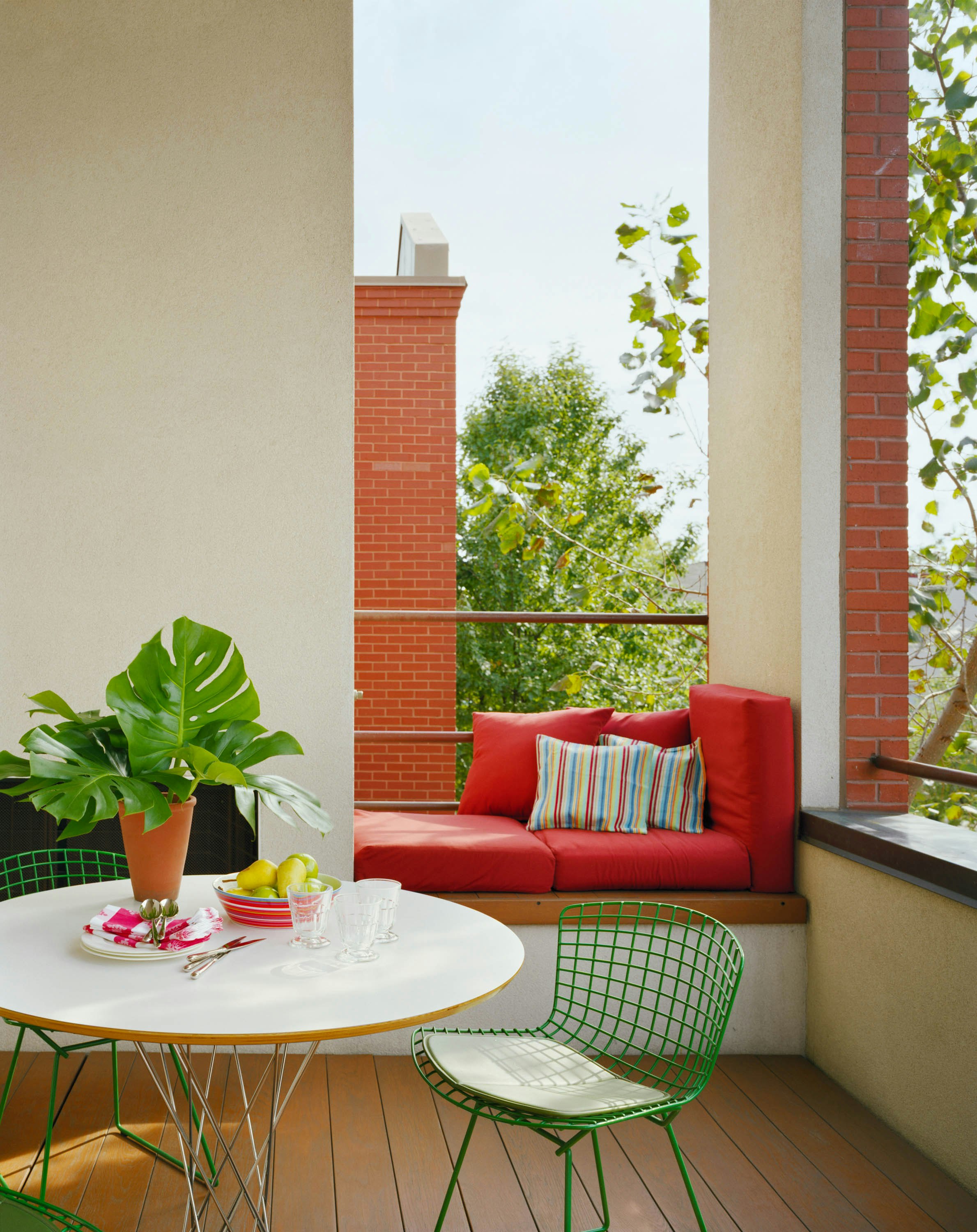 Cyclone&trade; Dining Table