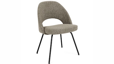 A three-quarter angled view of a Diva, Platinum Knoll Saarinen Executive Chair