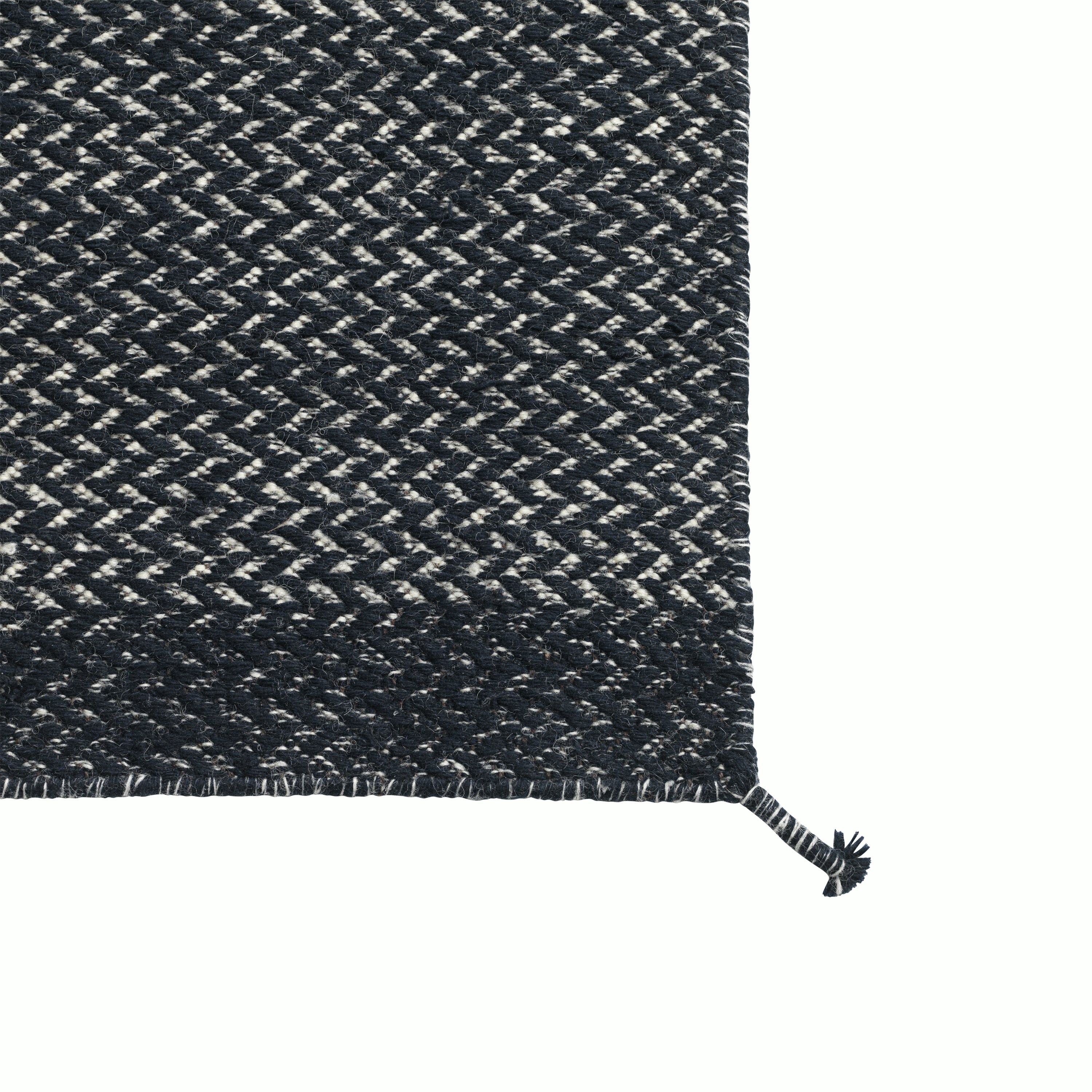 Ply rug 85x140 midnight blue detail