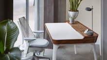 Sayl Chair - Airia Desk WFH Bundle