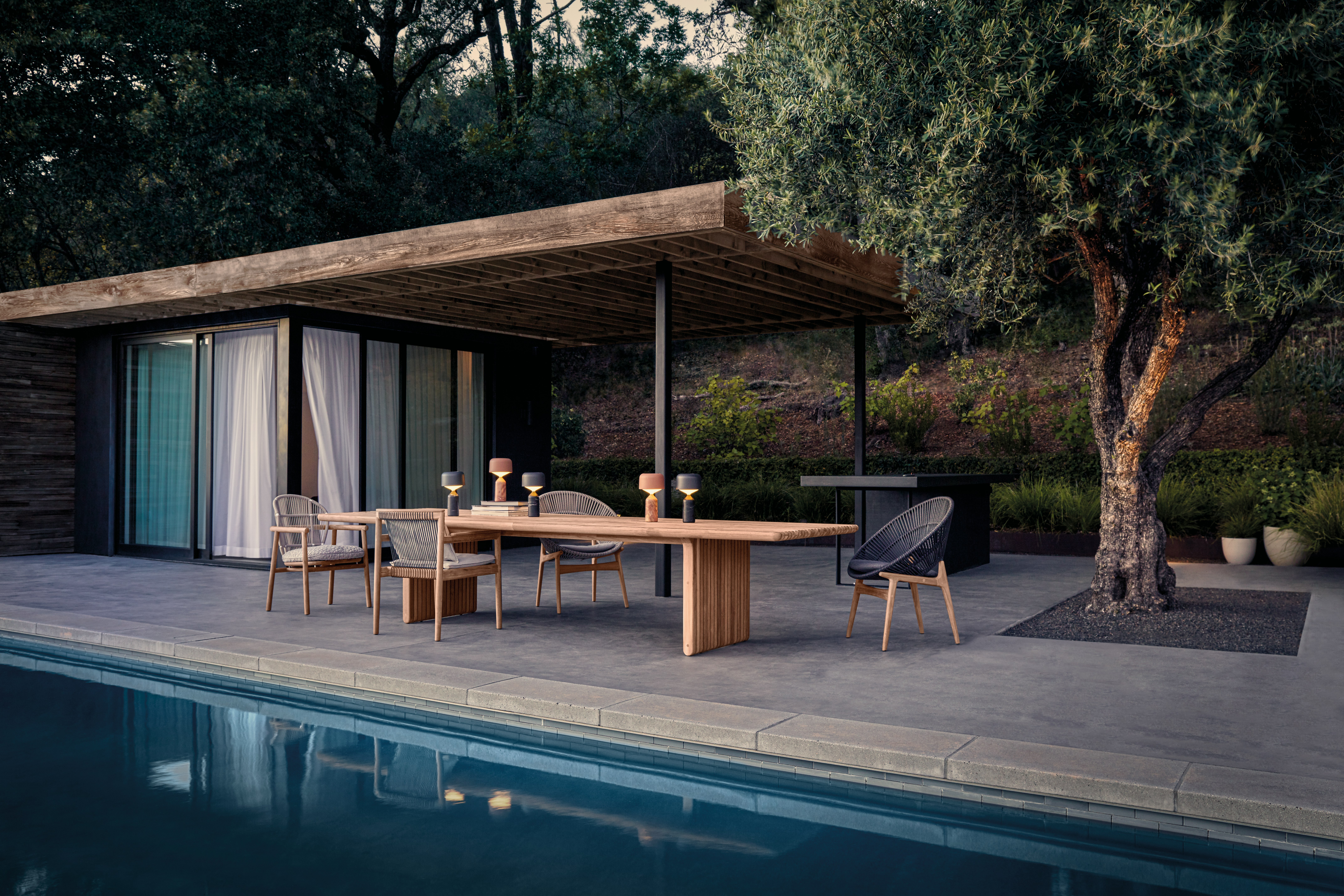 Deck Outdoor 114&rdquo; Dining Table