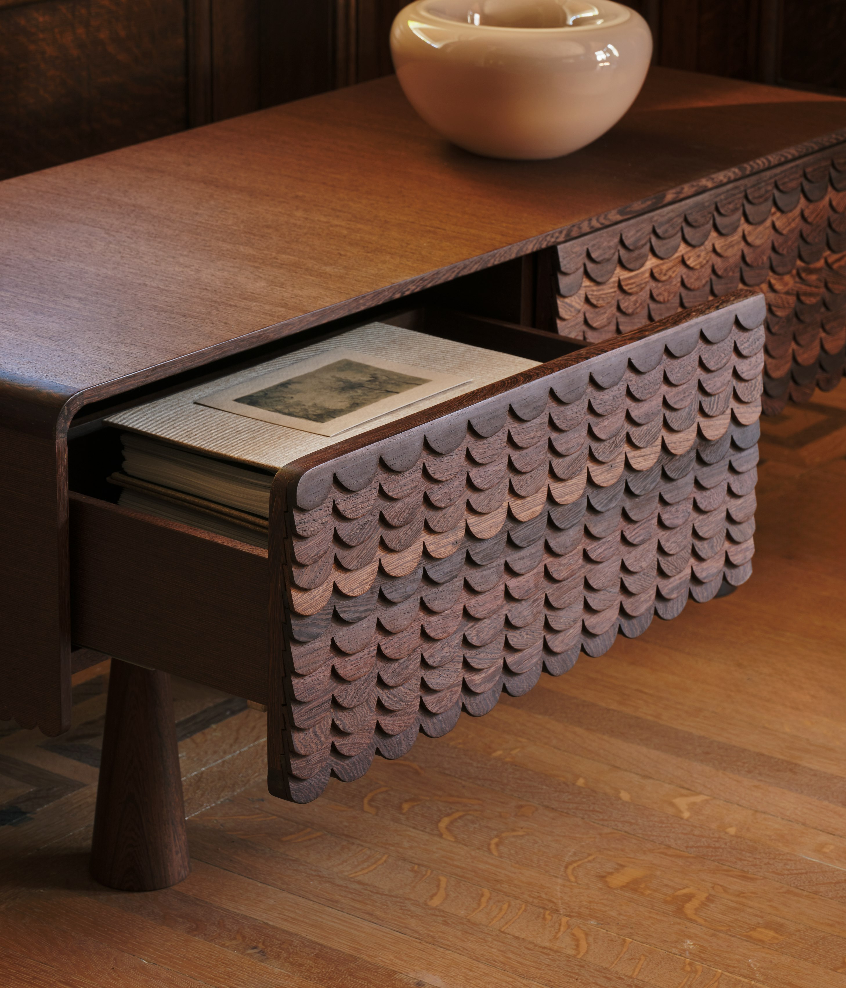 Lesire Storage Bench