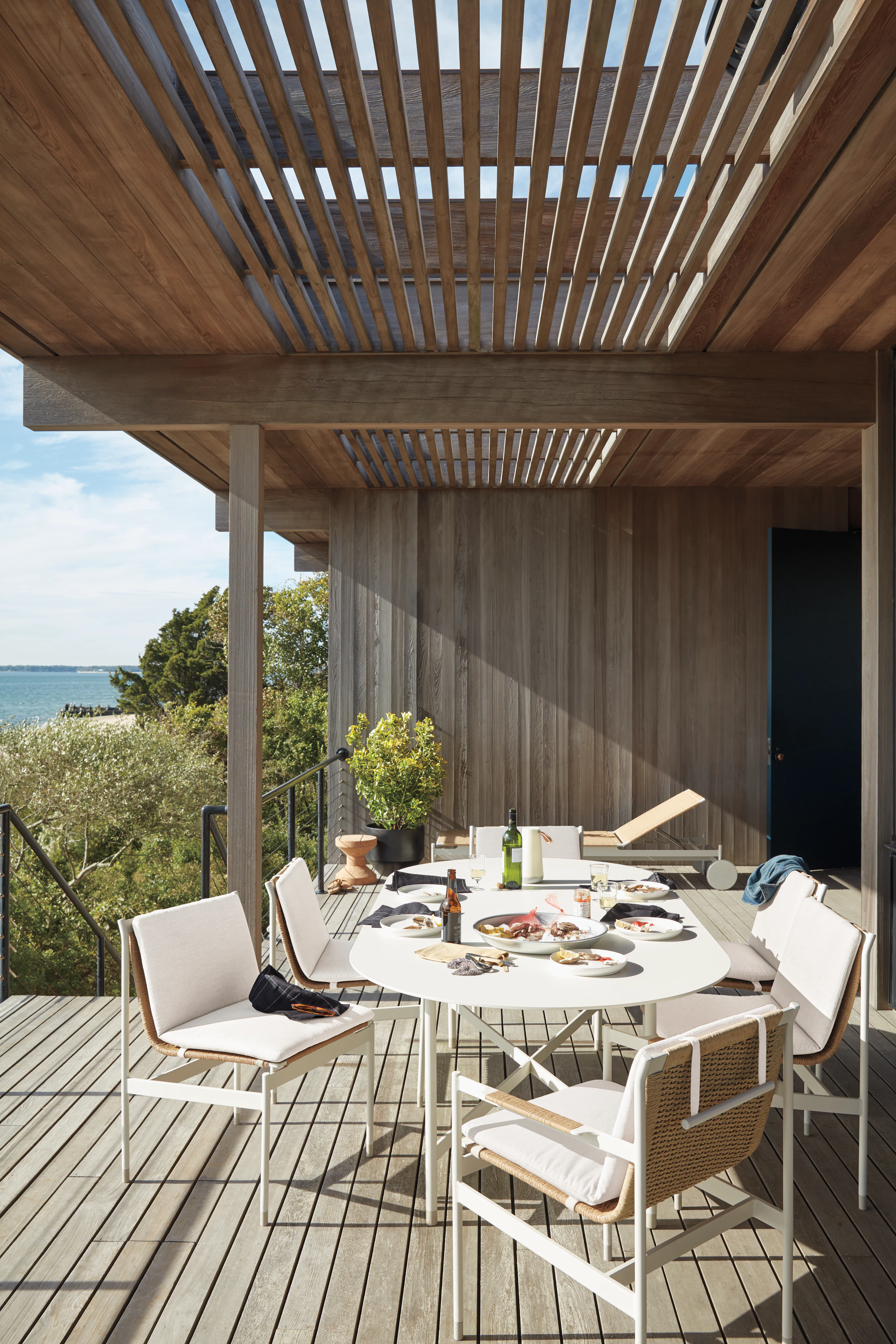 Sommer Oval Dining Table