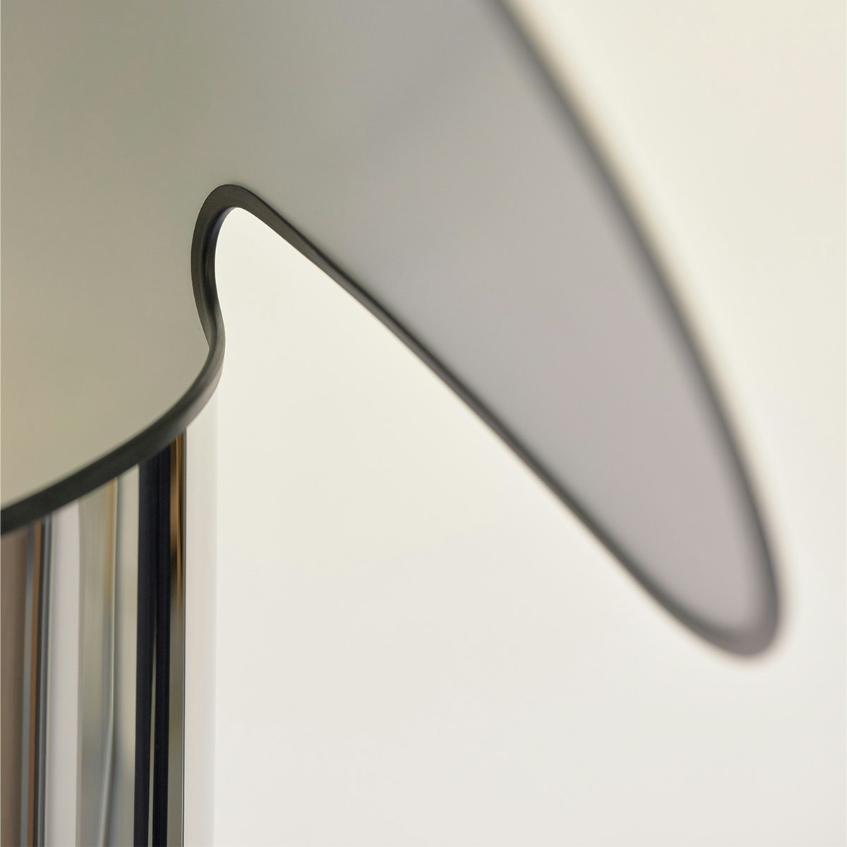 Chiara Table Lamp in Aluminum and Anthracite