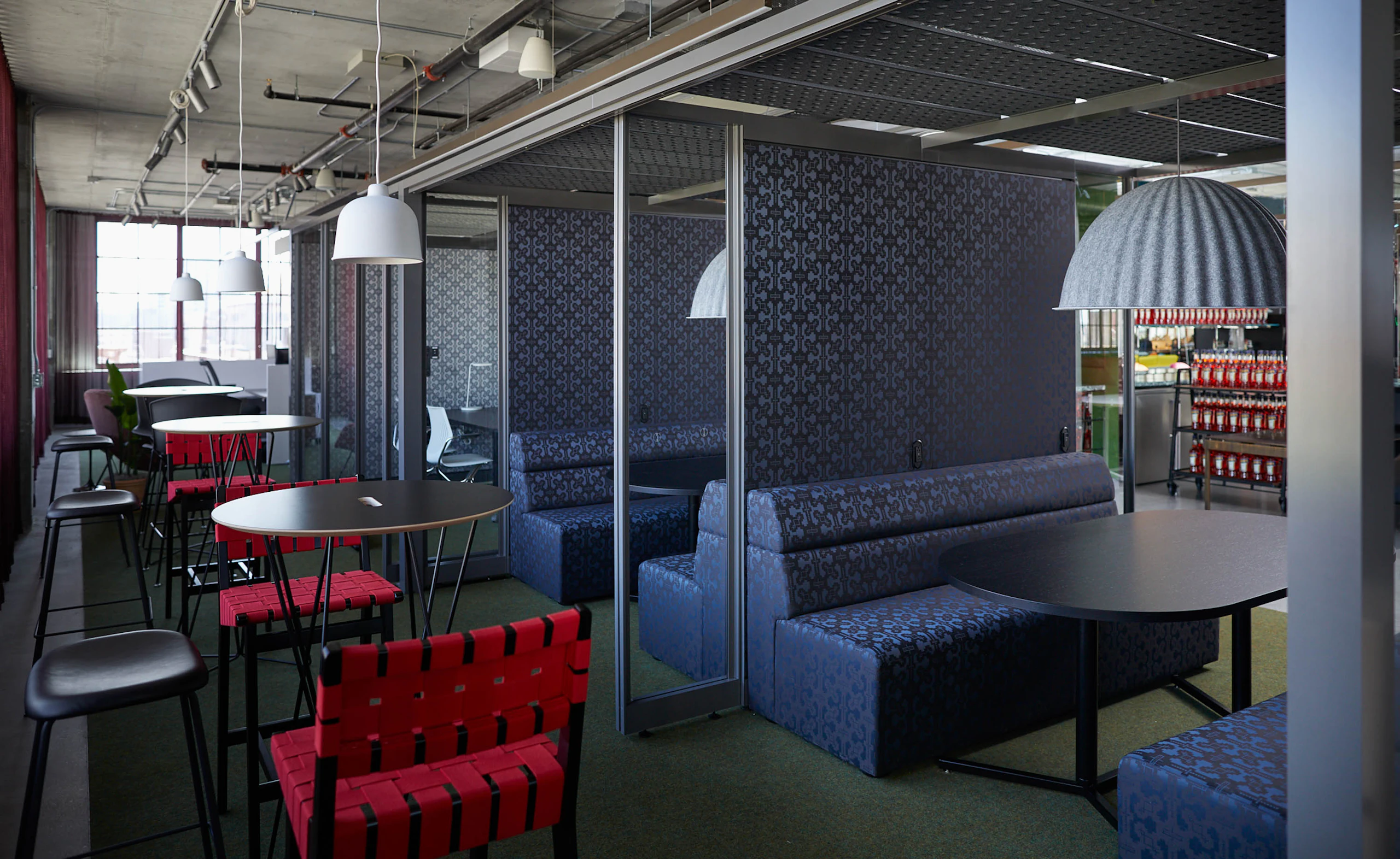 knoll design days breakout booths café seating risom barstool muuto rockwell unscripted occassional tables creative wall k. lounge high back bench antenna y base table