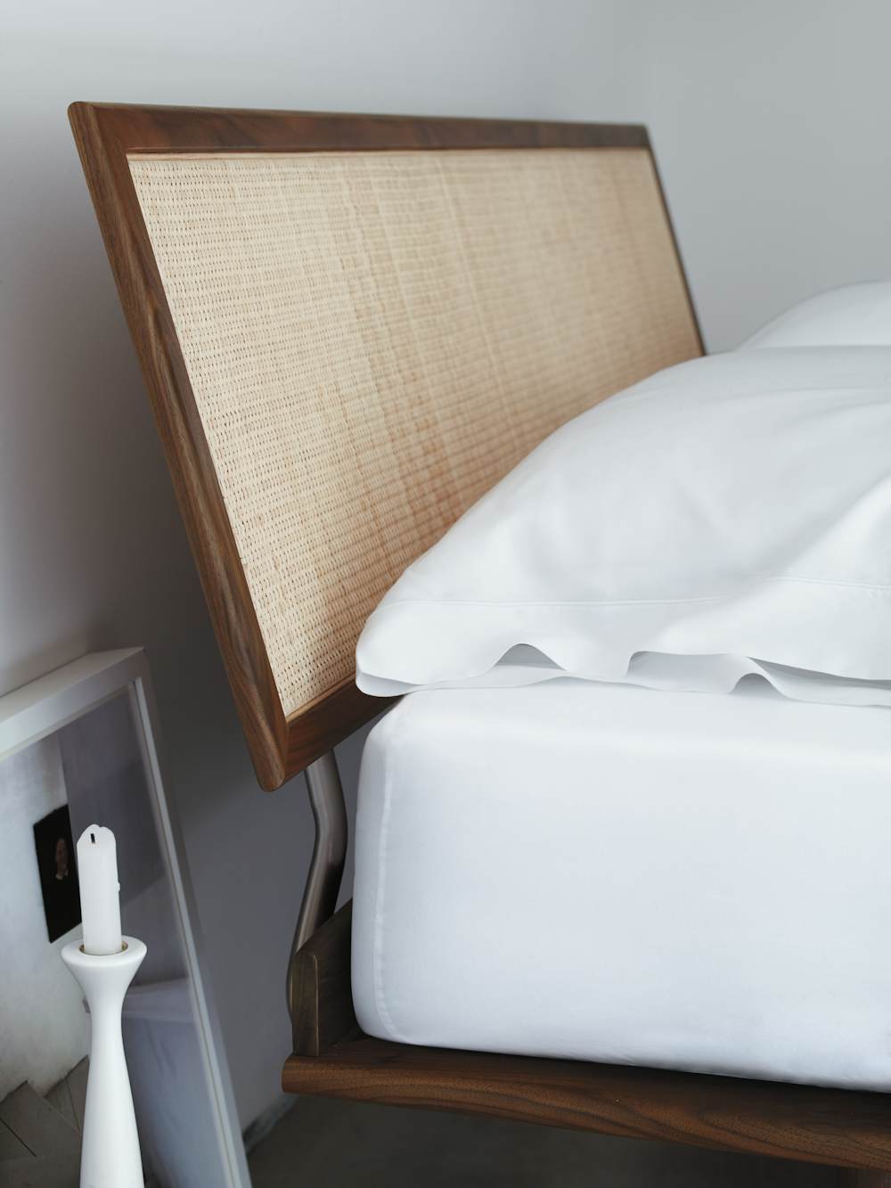 Nelson Thin Edge Bed