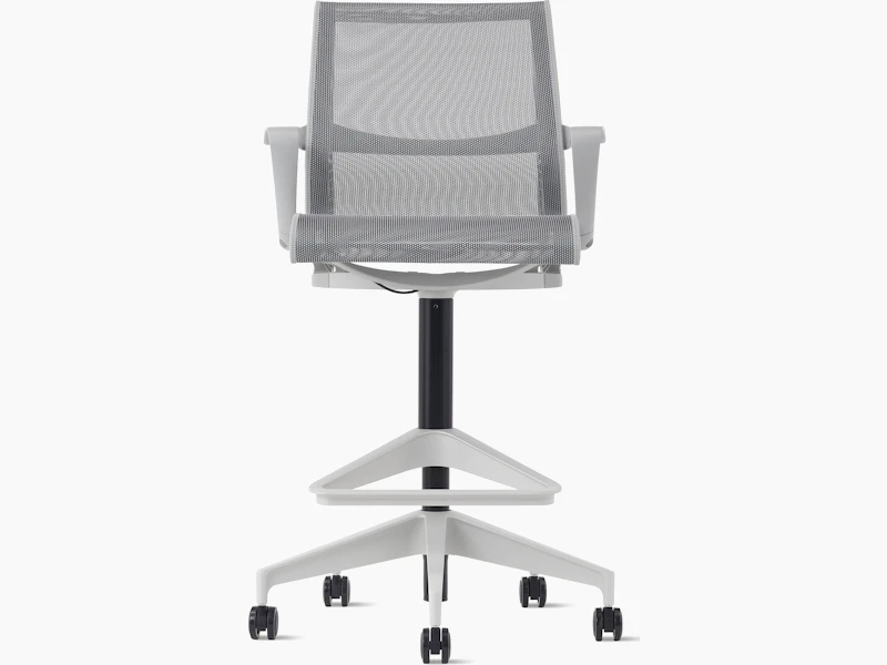 Front view of a Setu stool with fixed arms, a light grey frame, silver alloy base and light grey suspension.