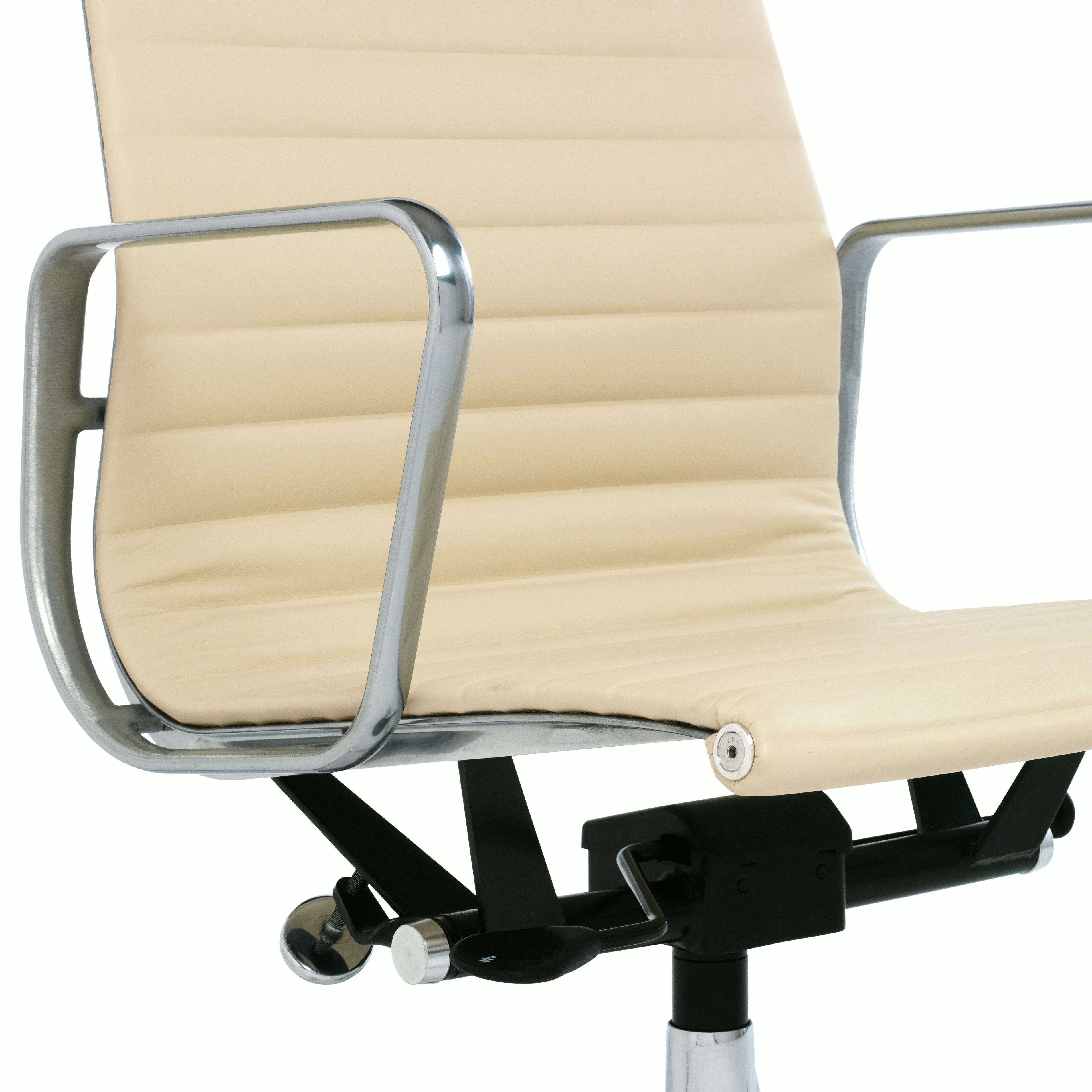 Eames Aluminum Group Management Chair with Pneumatic Lift