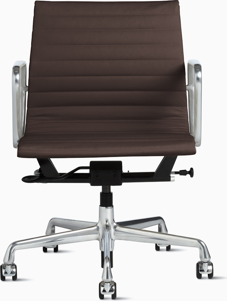 Eames Aluminum Group Management Chair with Pneumatic Lift